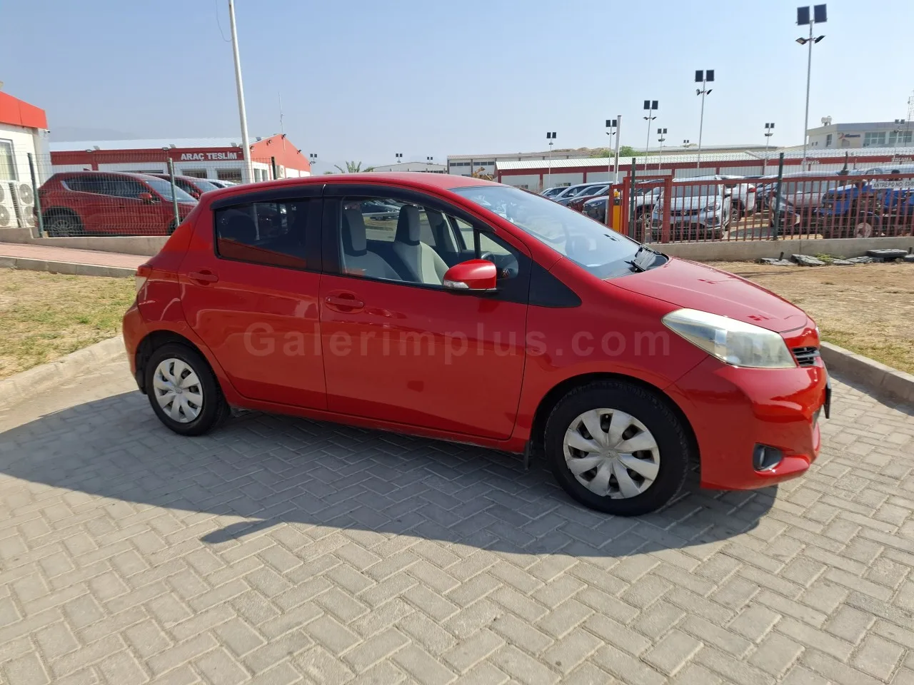 2011 Model Otomatik Toyota Vitz 1.3 16V Automatic Lefkoşa Satılık İkinci El | GalerimPlus - Thumbnail 4
