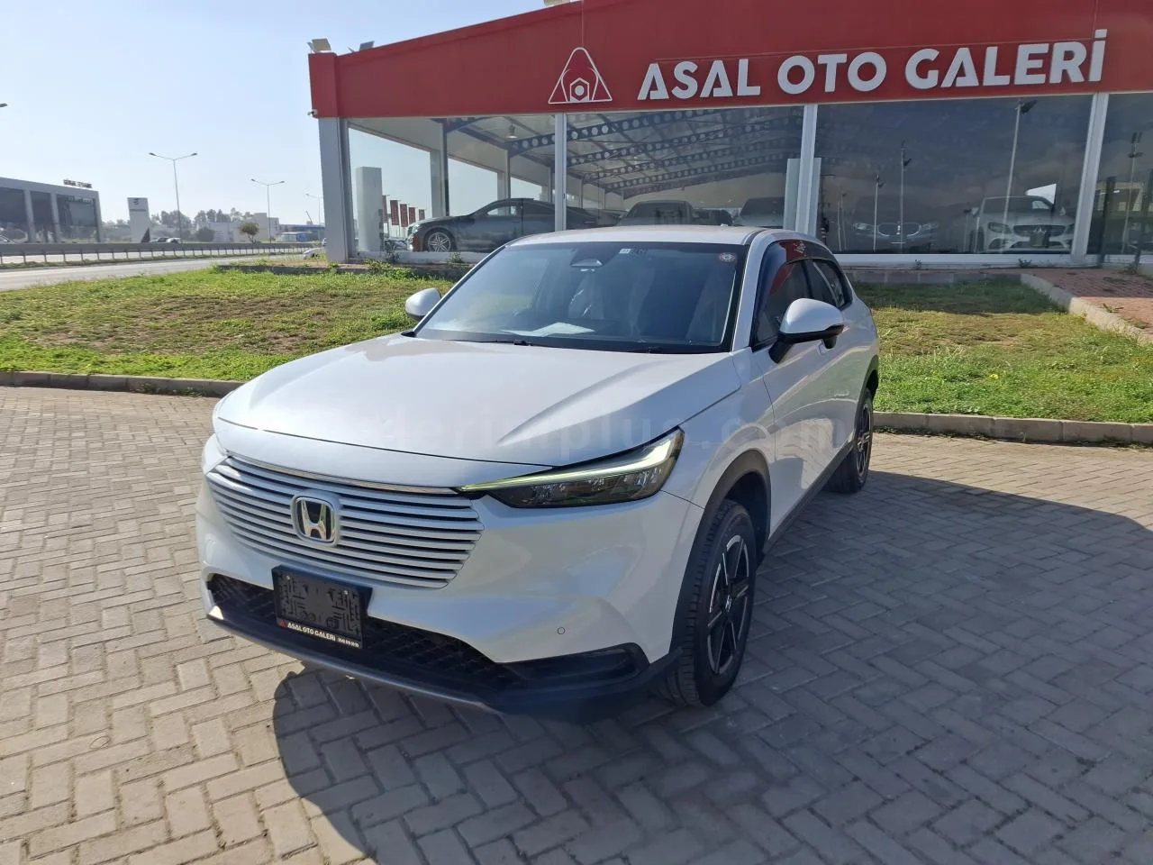 2022 Honda Vezel 1.5 i-VTEC Hybrid Automatic GASOLINE AUTOMATIC Lefkoşa İlan görseli - GalerimPlus
