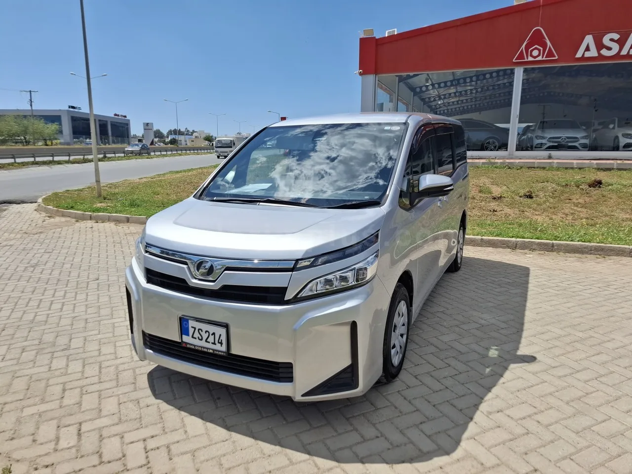 2020 Toyota Voxy GASOLINE AUTOMATIC Lefkoşa İlan görseli - GalerimPlus