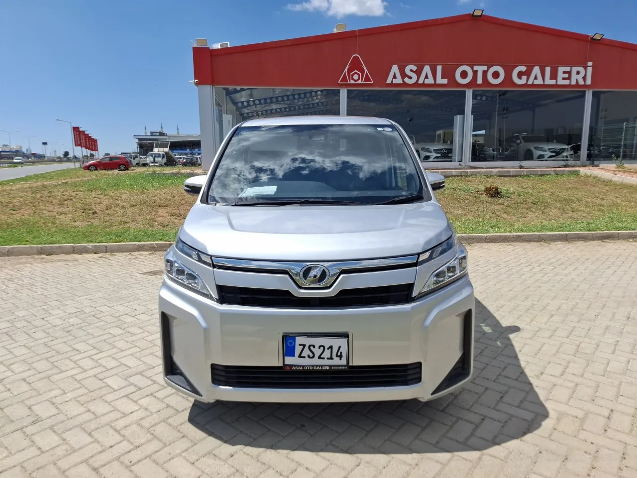 2020 Model Otomatik Toyota Voxy Lefkoşa Satılık İkinci El | GalerimPlus - Thumbnail 2