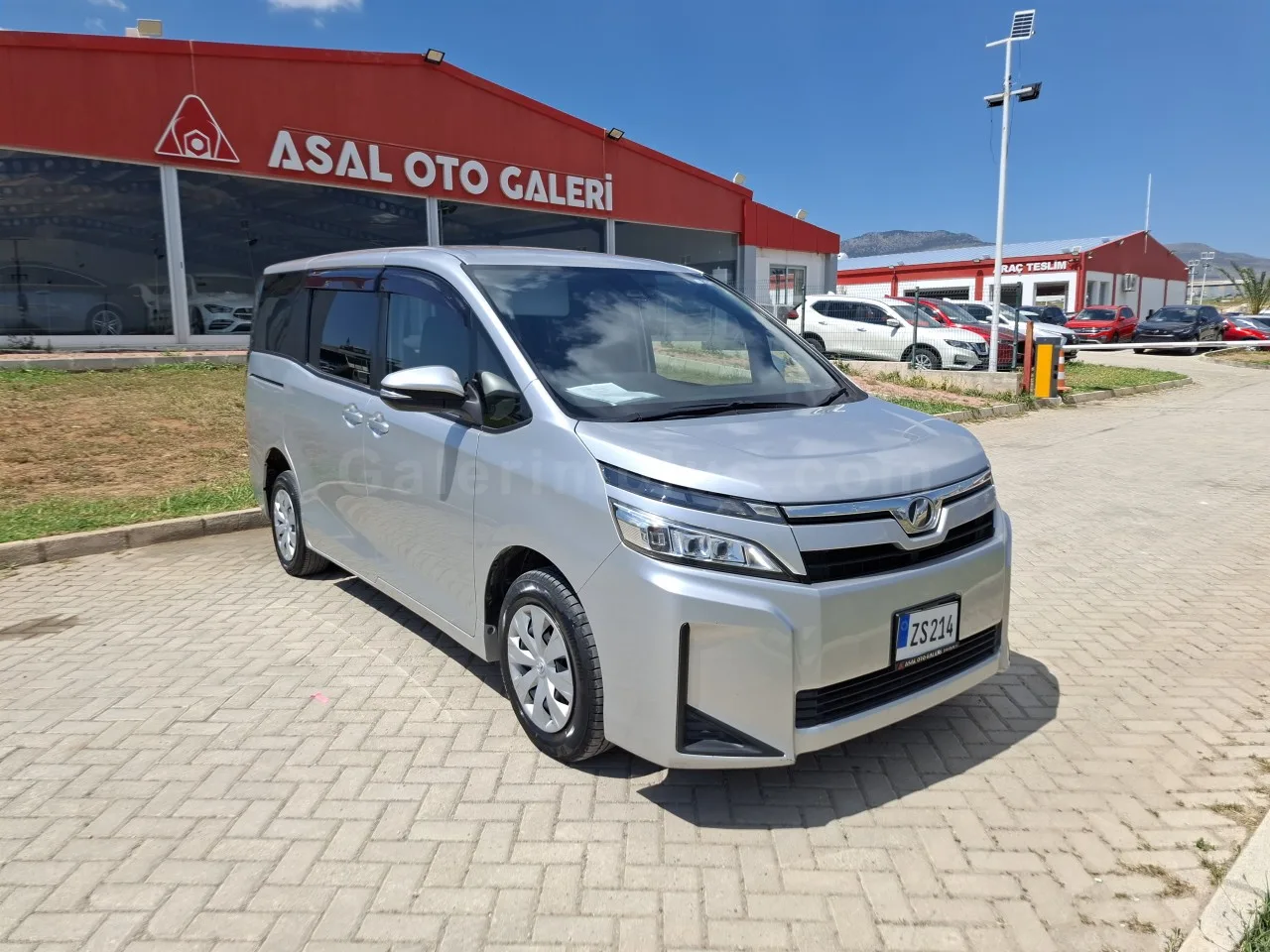 2020 Model Otomatik Toyota Voxy Lefkoşa Satılık İkinci El | GalerimPlus - Thumbnail 3