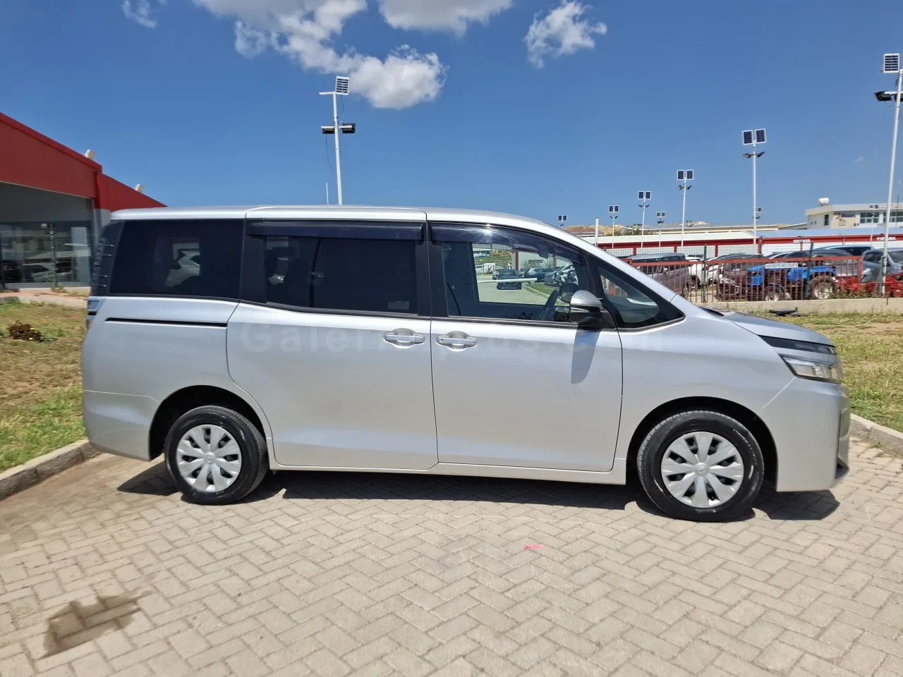 2020 Model Otomatik Toyota Voxy Lefkoşa Satılık İkinci El | GalerimPlus - Thumbnail 4