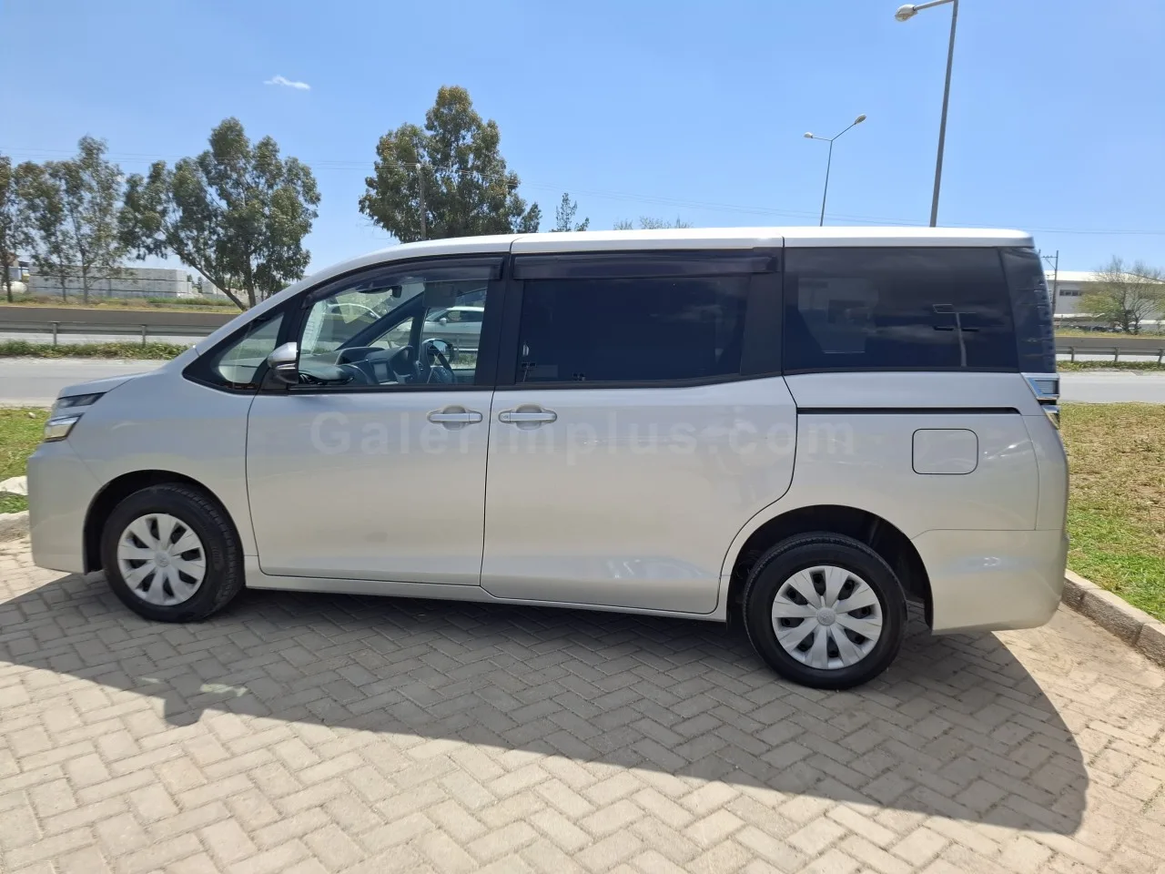 2020 Model Otomatik Toyota Voxy Lefkoşa Satılık İkinci El | GalerimPlus - Thumbnail 8