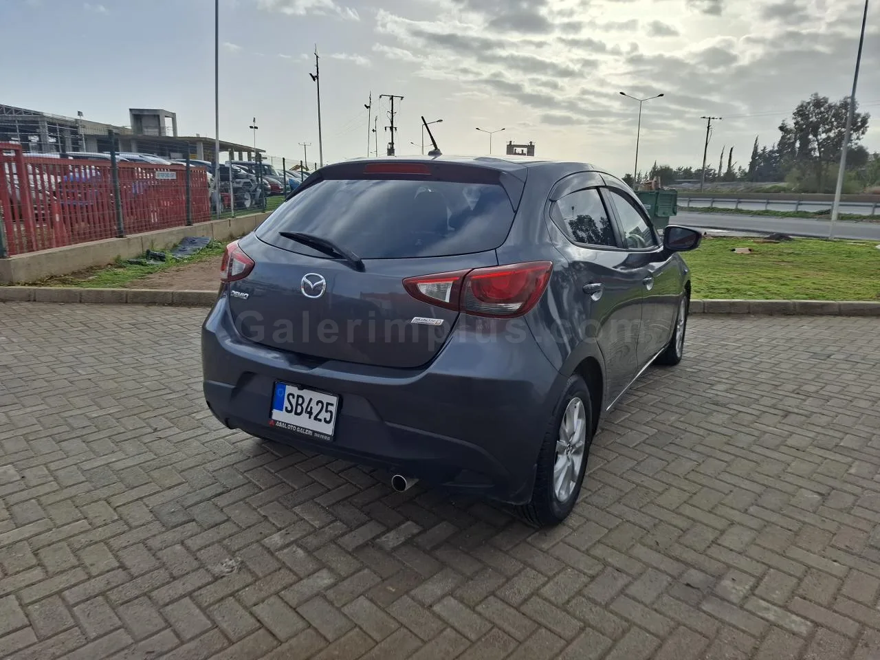 2015 Model Otomatik Mazda Demio 1.5 Lefkoşa Satılık İkinci El | GalerimPlus - Thumbnail 4