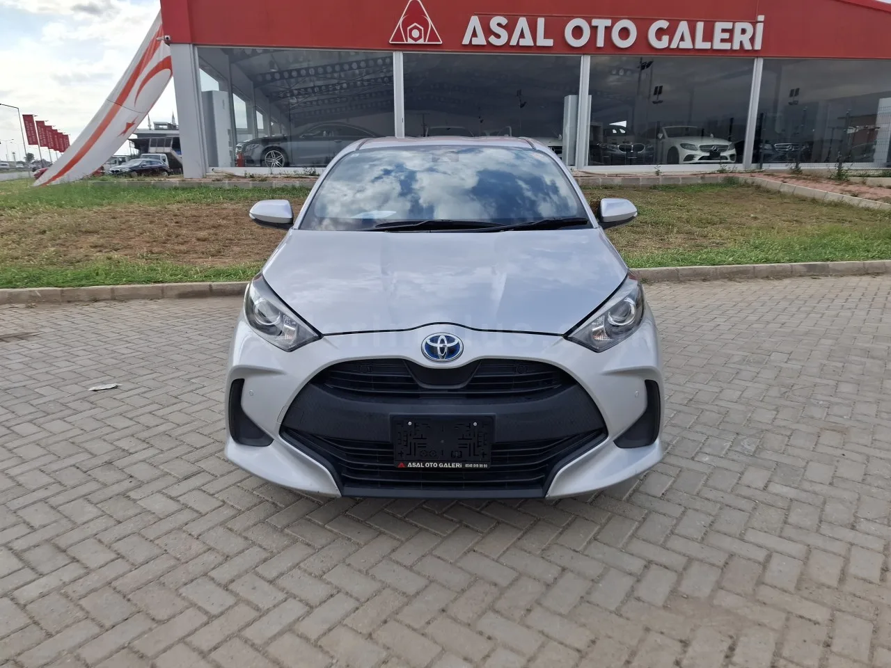 2021 Model Otomatik Toyota Yaris 1.5 Hybrid Lefkoşa Satılık İkinci El | GalerimPlus - Thumbnail 2