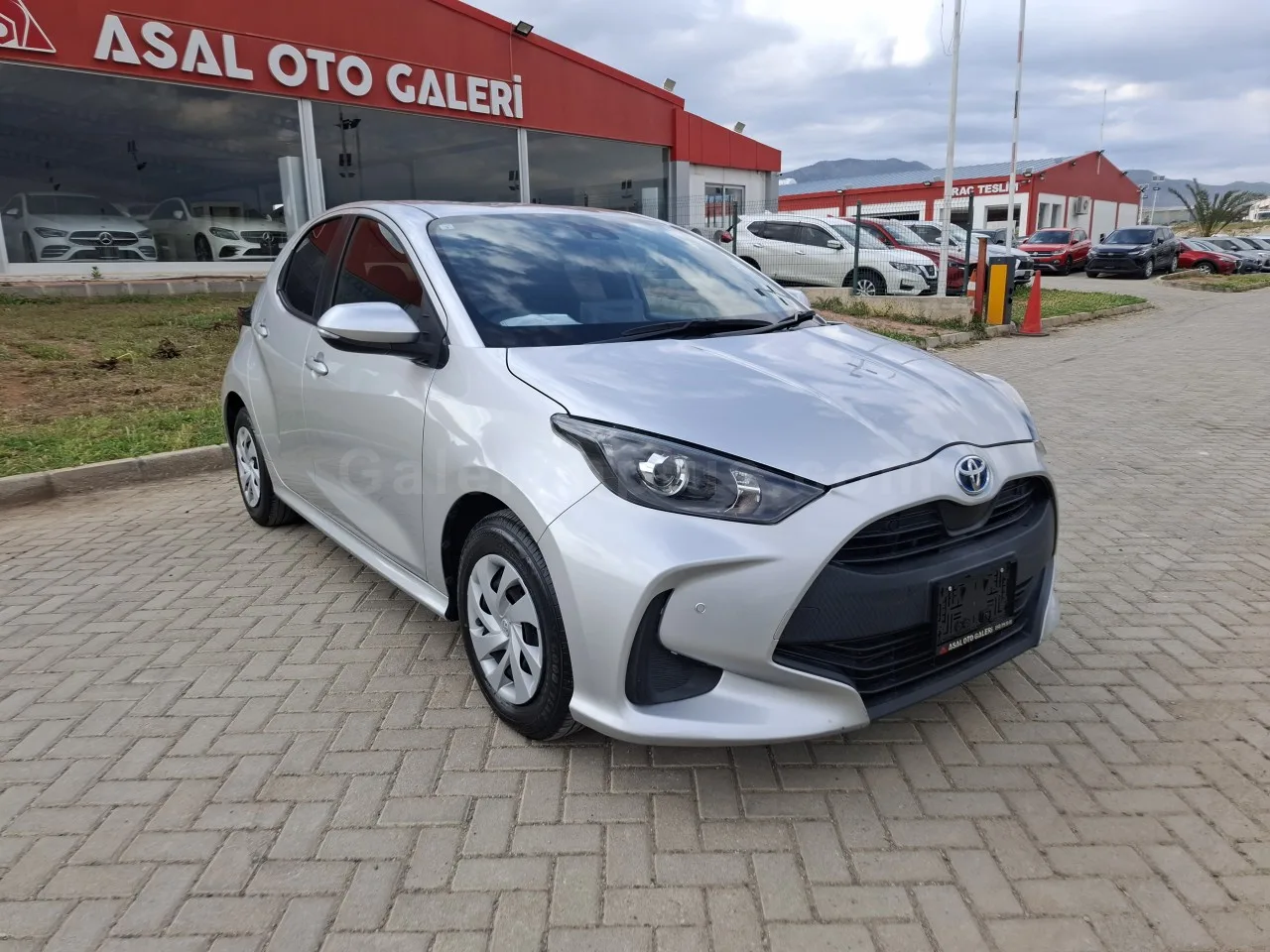 2021 Model Otomatik Toyota Yaris 1.5 Hybrid Lefkoşa Satılık İkinci El | GalerimPlus - Thumbnail 3