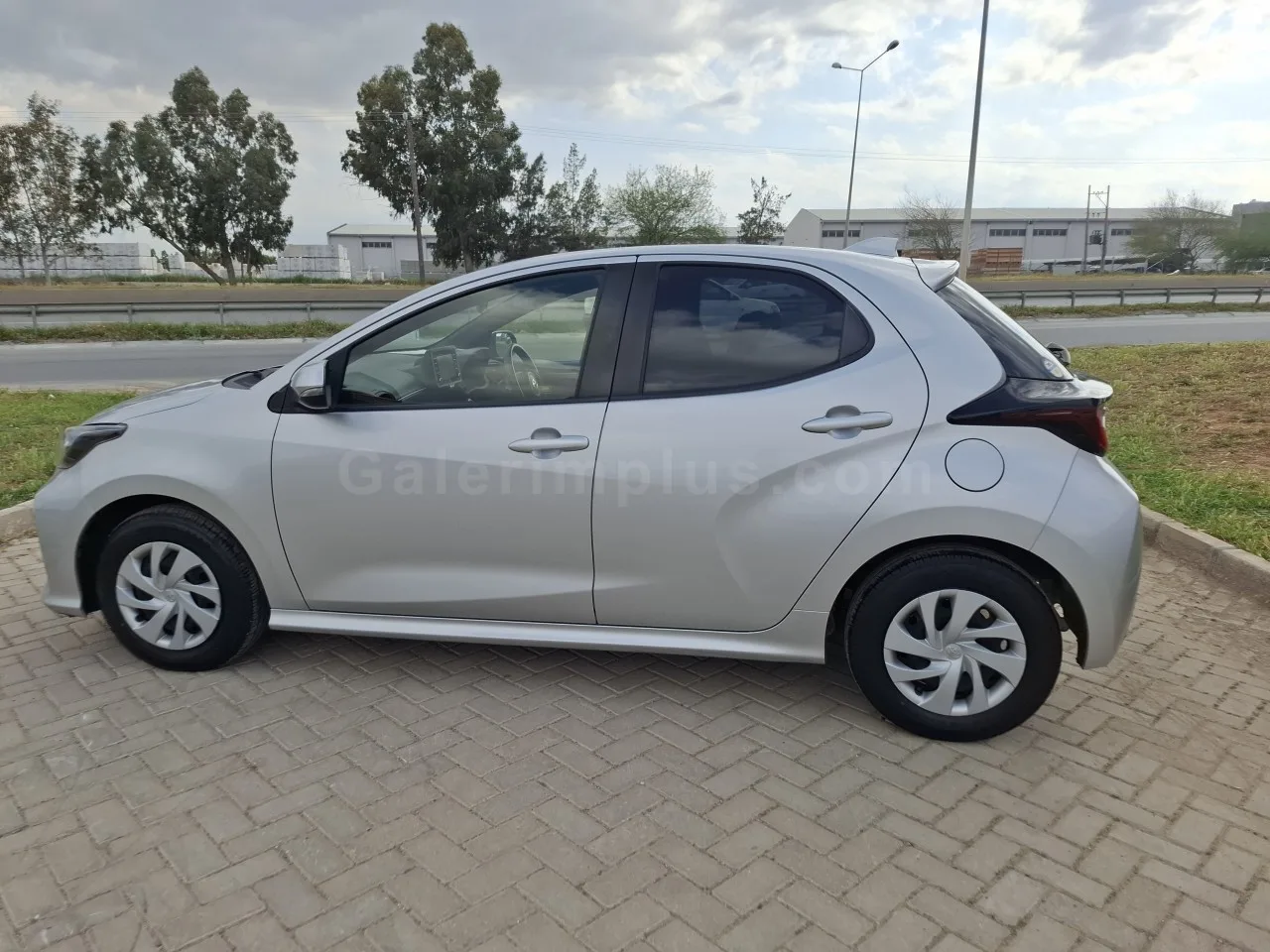 2021 Model Otomatik Toyota Yaris 1.5 Hybrid Lefkoşa Satılık İkinci El | GalerimPlus - Thumbnail 8