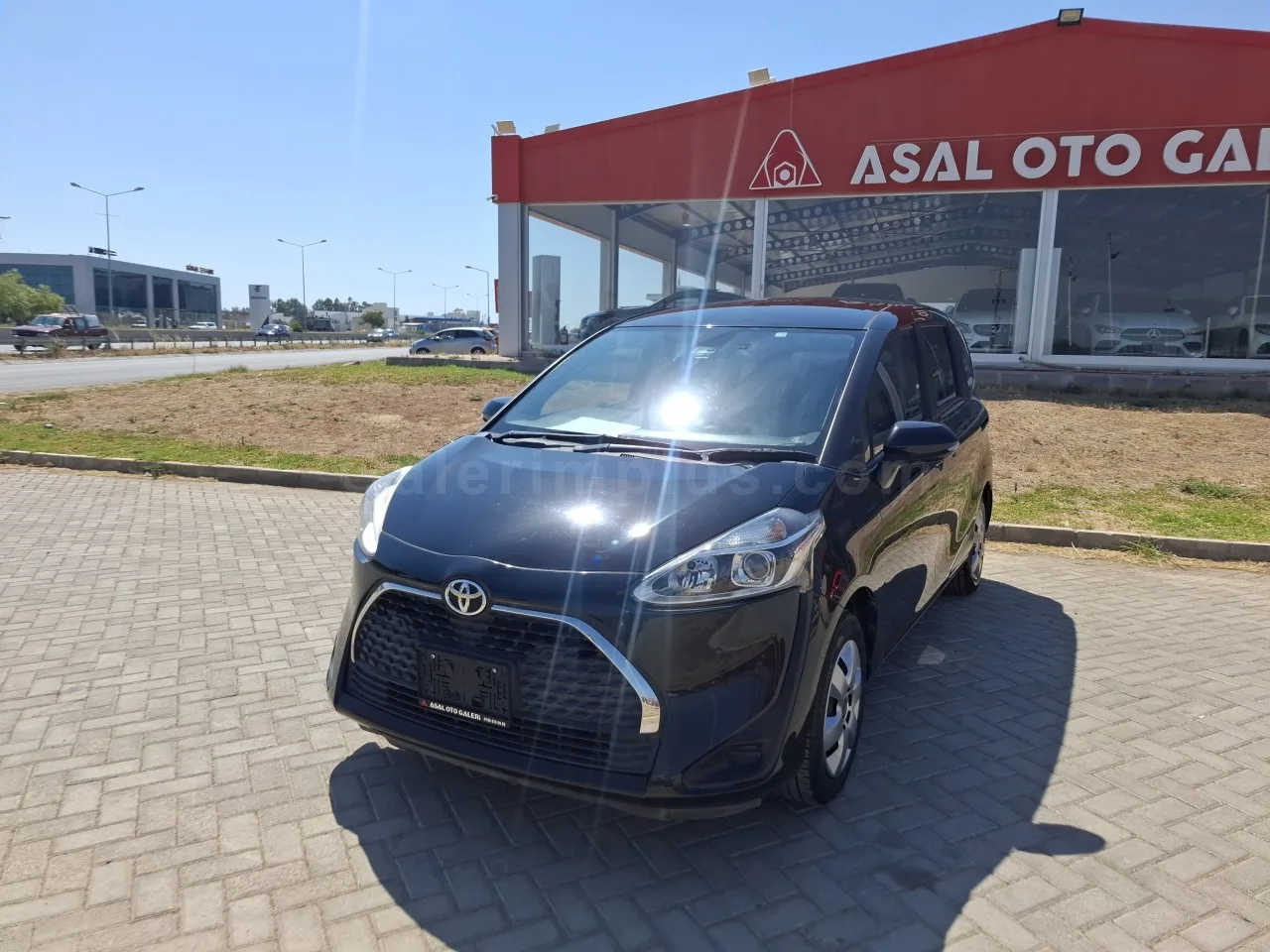 2021 Toyota Sienta 1.5 CVT-i HYBRID AUTOMATIC Lefkoşa İlan görseli - GalerimPlus