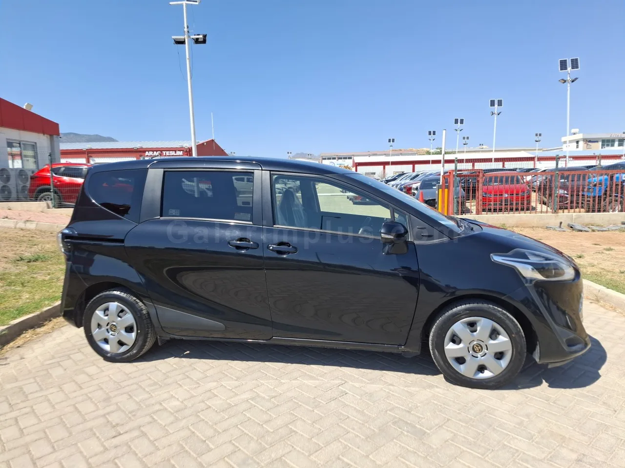2021 Model Otomatik Toyota Sienta 1.5 CVT-i Lefkoşa Satılık İkinci El | GalerimPlus - Thumbnail 4
