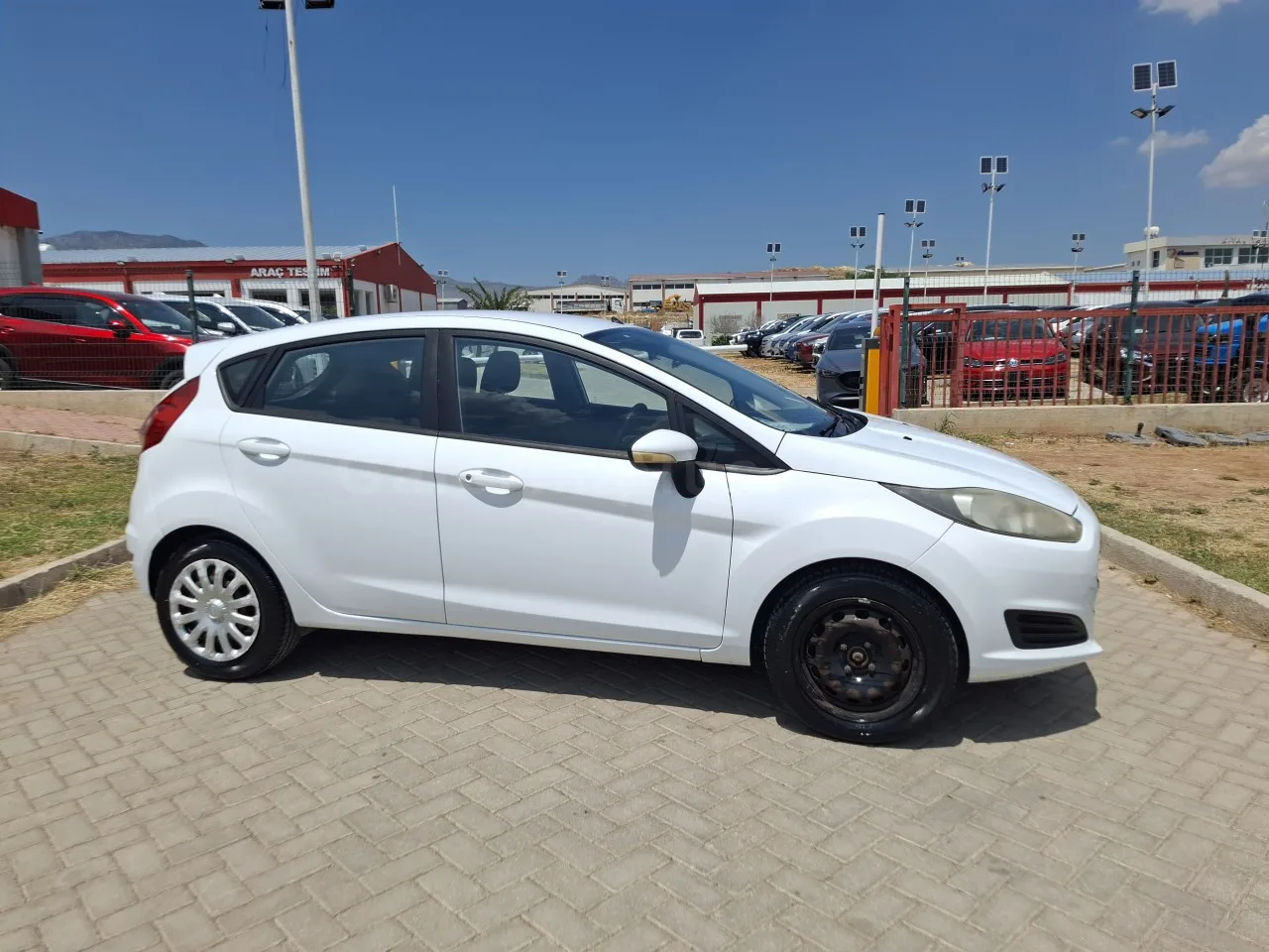 2017 Model Otomatik Ford Fiesta 1.4 Lefkoşa Satılık İkinci El | GalerimPlus - Thumbnail 4