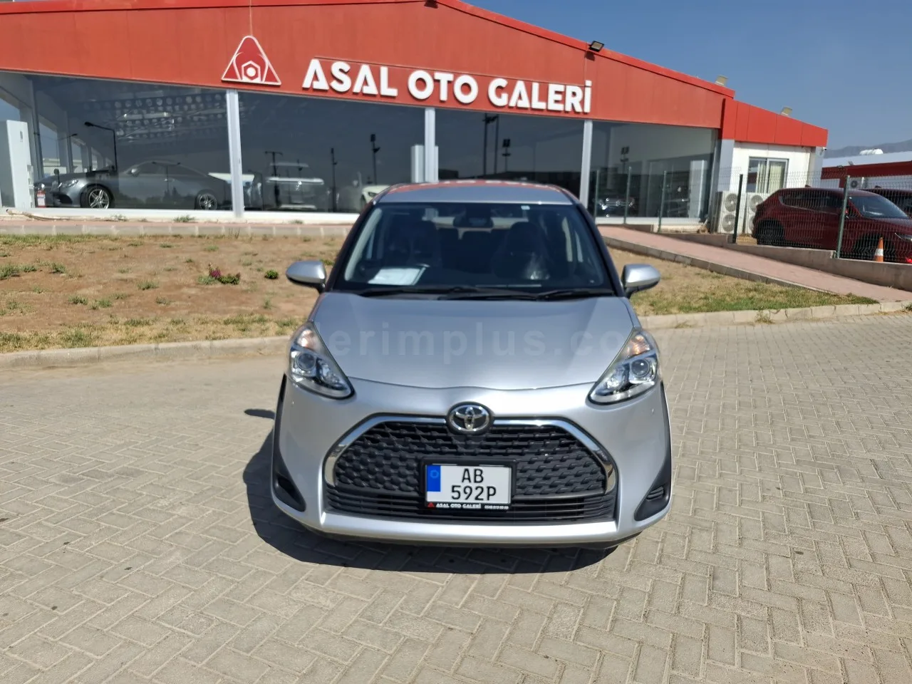 2020 Model Otomatik Toyota Sienta 1.5 CVT-i Lefkoşa Satılık İkinci El | GalerimPlus - Thumbnail 2