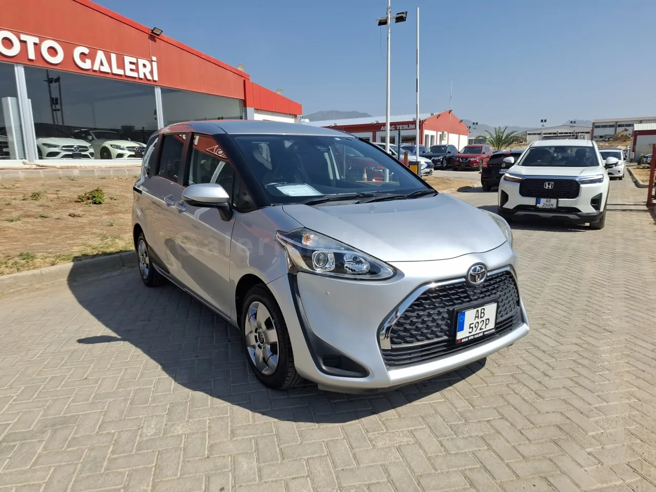 2020 Model Otomatik Toyota Sienta 1.5 CVT-i Lefkoşa Satılık İkinci El | GalerimPlus - Thumbnail 3
