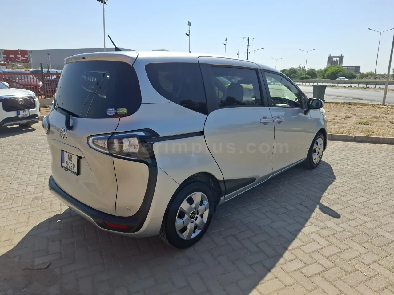 2020 Model Otomatik Toyota Sienta 1.5 CVT-i Lefkoşa Satılık İkinci El | GalerimPlus - Thumbnail 4