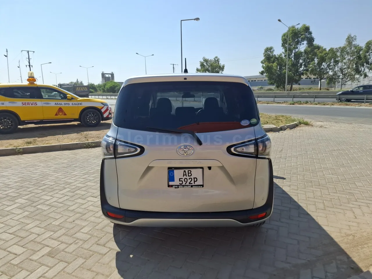 2020 Model Otomatik Toyota Sienta 1.5 CVT-i Lefkoşa Satılık İkinci El | GalerimPlus - Thumbnail 5