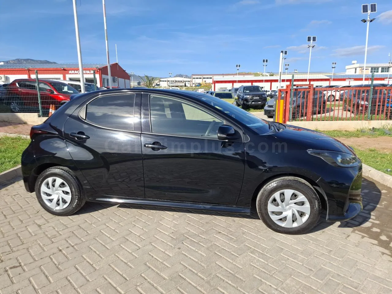 2022 Model Otomatik Toyota Yaris 1.0 Lefkoşa Satılık İkinci El | GalerimPlus - Thumbnail 4