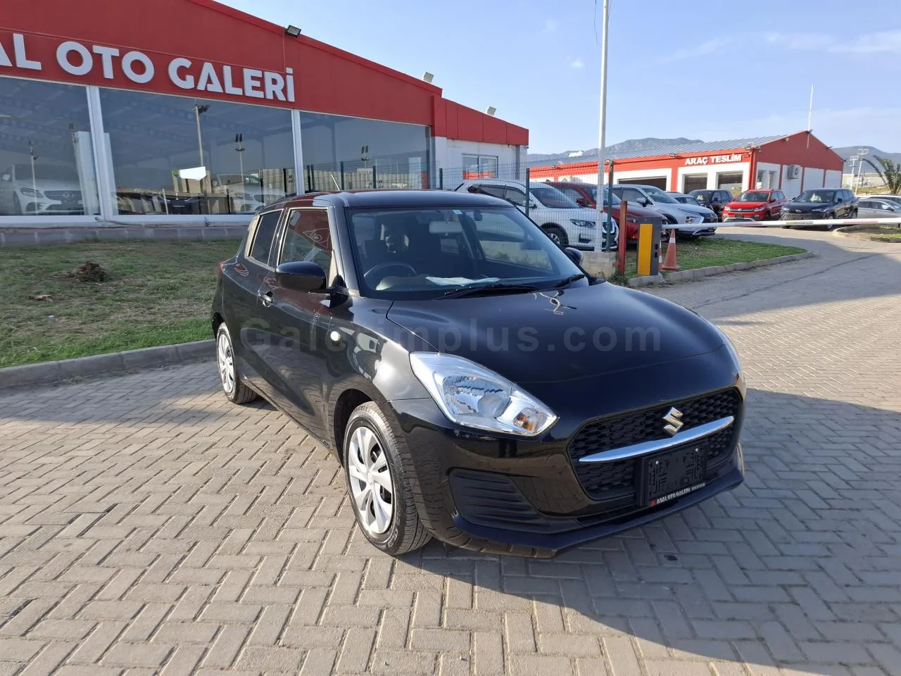 2023 Model Otomatik Suzuki Swift 1.3 Lefkoşa Satılık İkinci El | GalerimPlus - Thumbnail 3