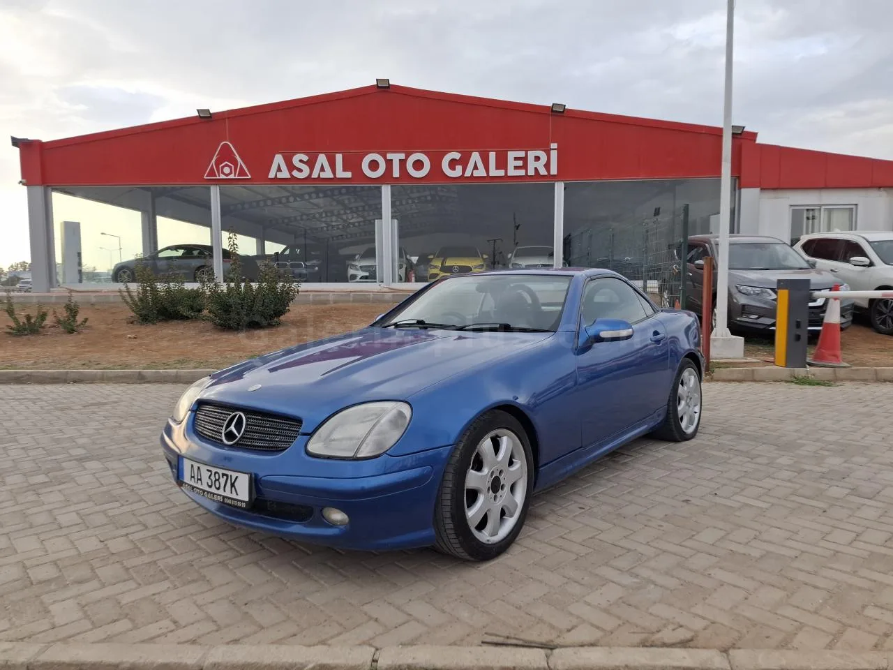 2001 Mercedes-Benz SLK 230 Kompressor GASOLINE AUTOMATIC Lefkoşa İlan görseli - GalerimPlus