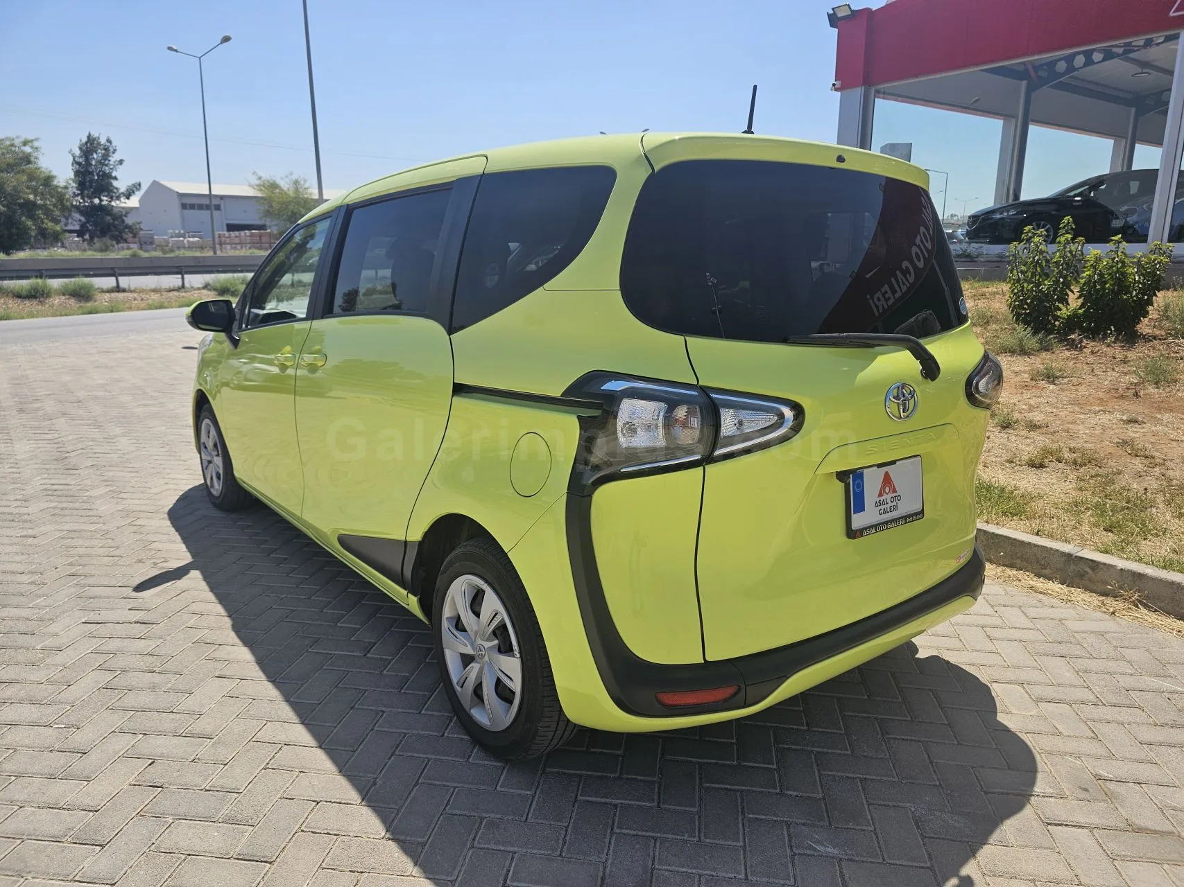 2019 Model Otomatik Toyota Sienta 1.5 CVT-i Lefkoşa Satılık İkinci El | GalerimPlus - Thumbnail 4