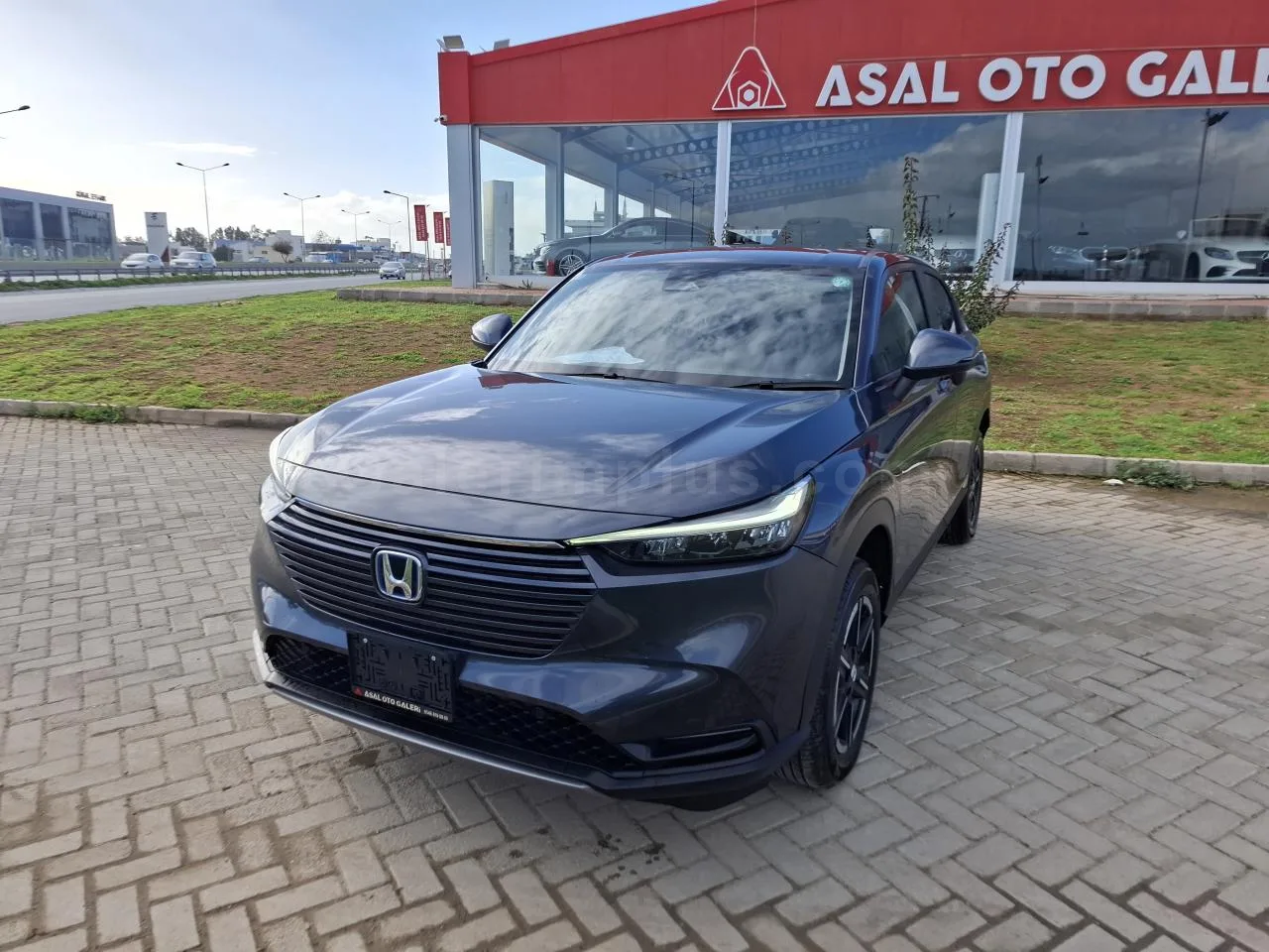 2023 Honda Vezel 1.5 i-VTEC Hybrid Automatic HYBRID AUTOMATIC Lefkoşa İlan görseli - GalerimPlus