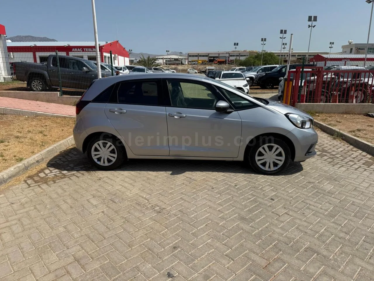 2021 Model Otomatik Honda Fit 1.3 Lefkoşa Satılık İkinci El | GalerimPlus - Thumbnail 3