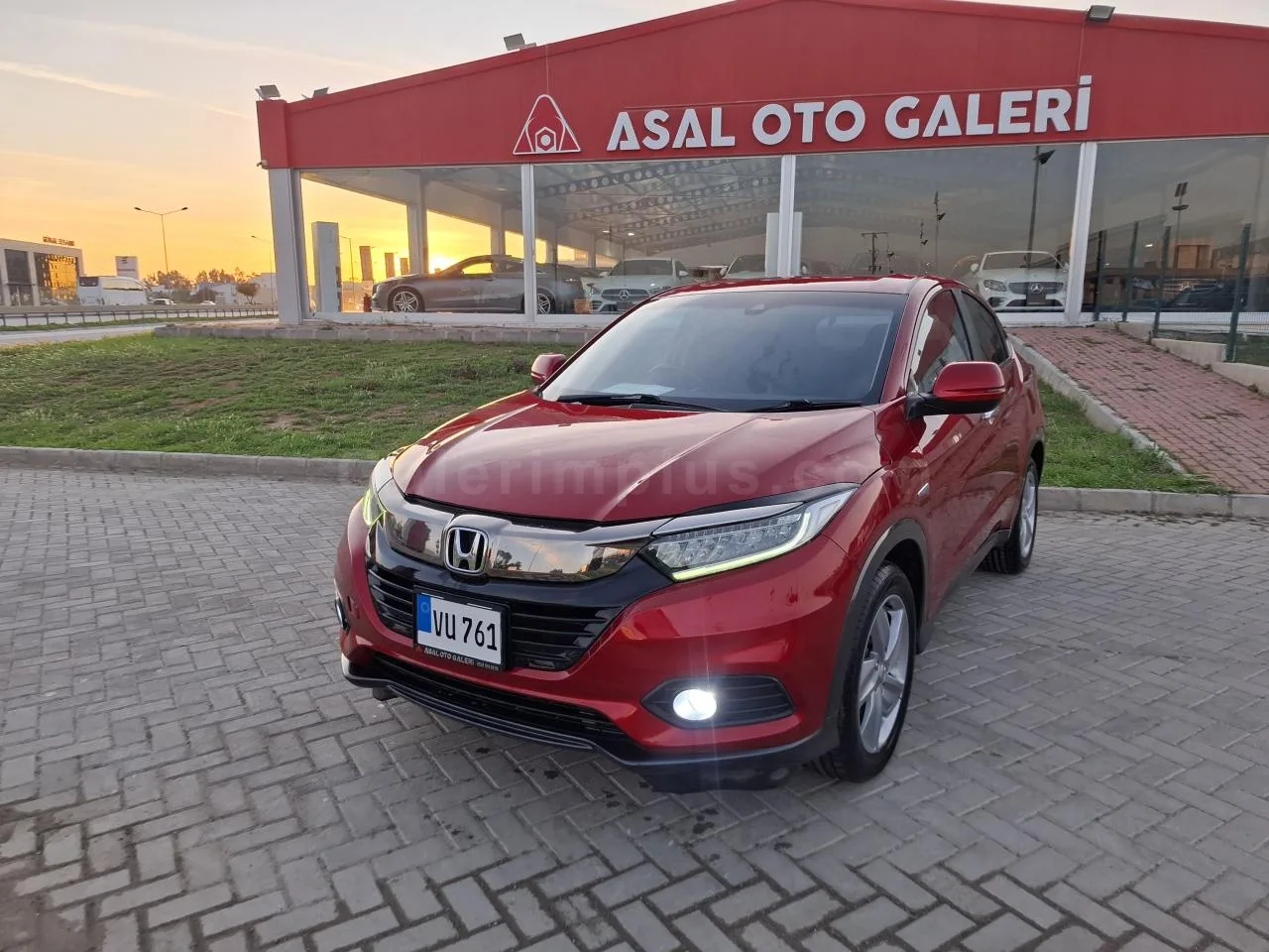 2019 Honda Vezel 1.5 i-VTEC Hybrid Automatic HYBRID AUTOMATIC Lefkoşa İlan görseli - GalerimPlus