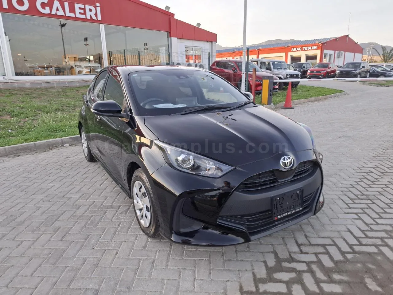 2022 Model Otomatik Toyota Yaris 1.0 Lefkoşa Satılık İkinci El | GalerimPlus - Thumbnail 3