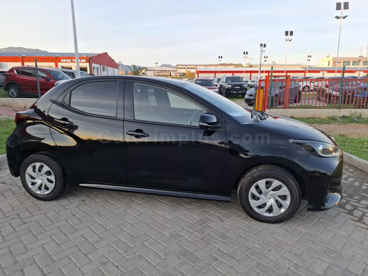 2022 Model Otomatik Toyota Yaris 1.0 Lefkoşa Satılık İkinci El | GalerimPlus - Thumbnail 4