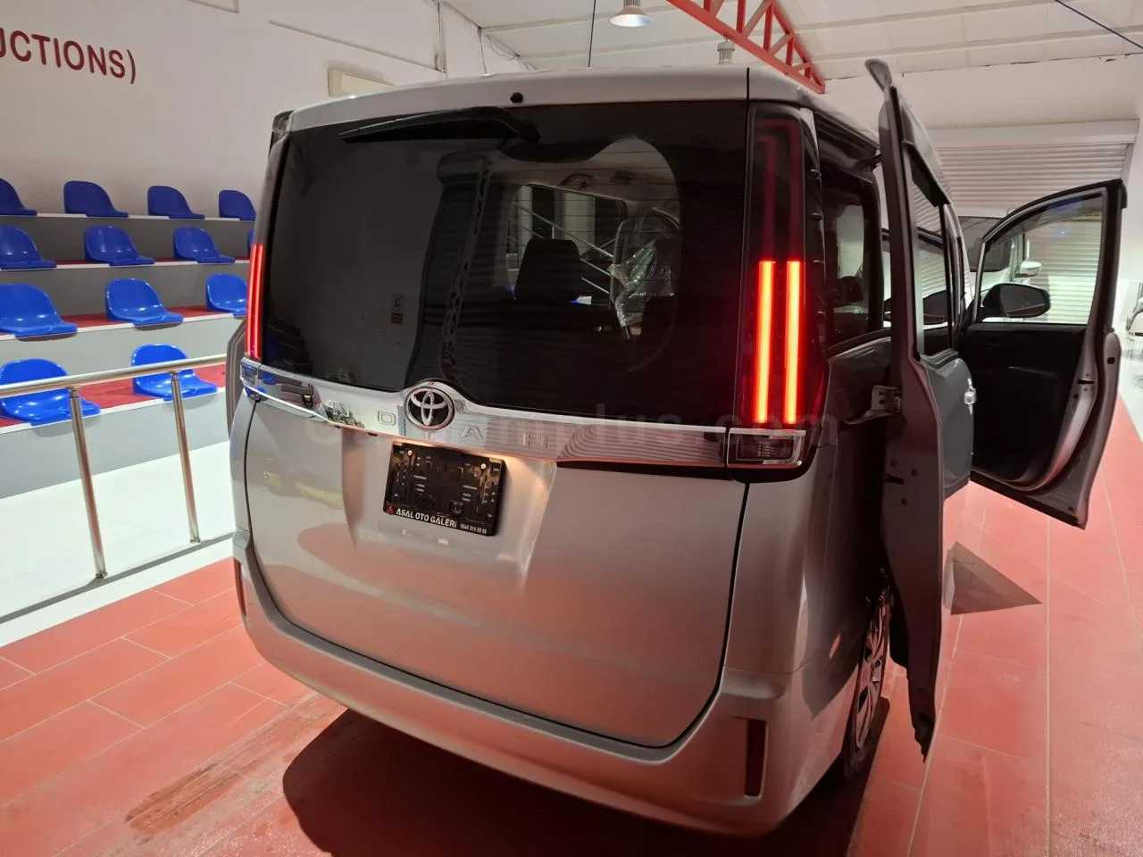 2021 Model Otomatik Toyota Noah Lefkoşa Satılık İkinci El | GalerimPlus - Thumbnail 4