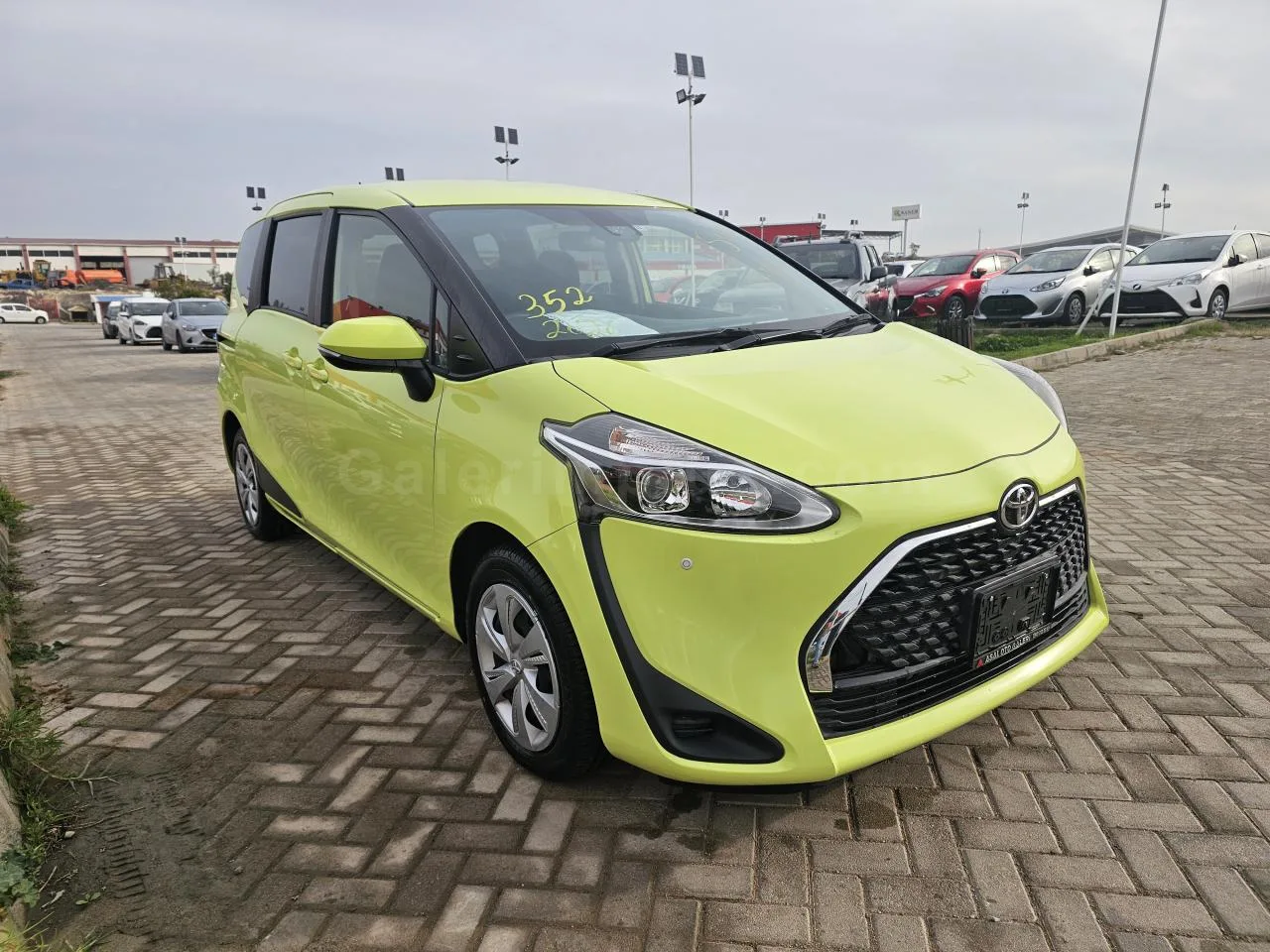2020 Toyota Sienta 1.5 i GASOLINE AUTOMATIC Lefkoşa İlan görseli - GalerimPlus