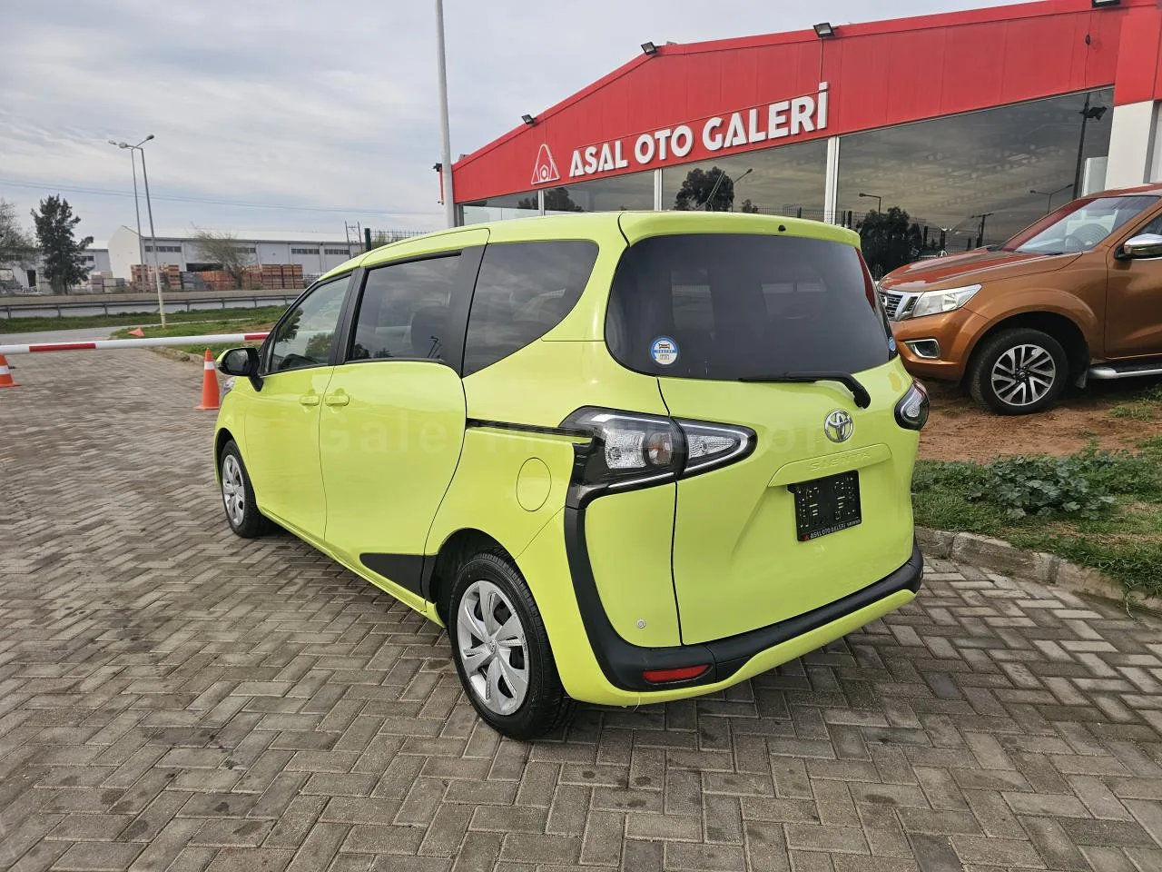 2020 Model Otomatik Toyota Sienta 1.5 i Lefkoşa Satılık İkinci El | GalerimPlus - Thumbnail 3