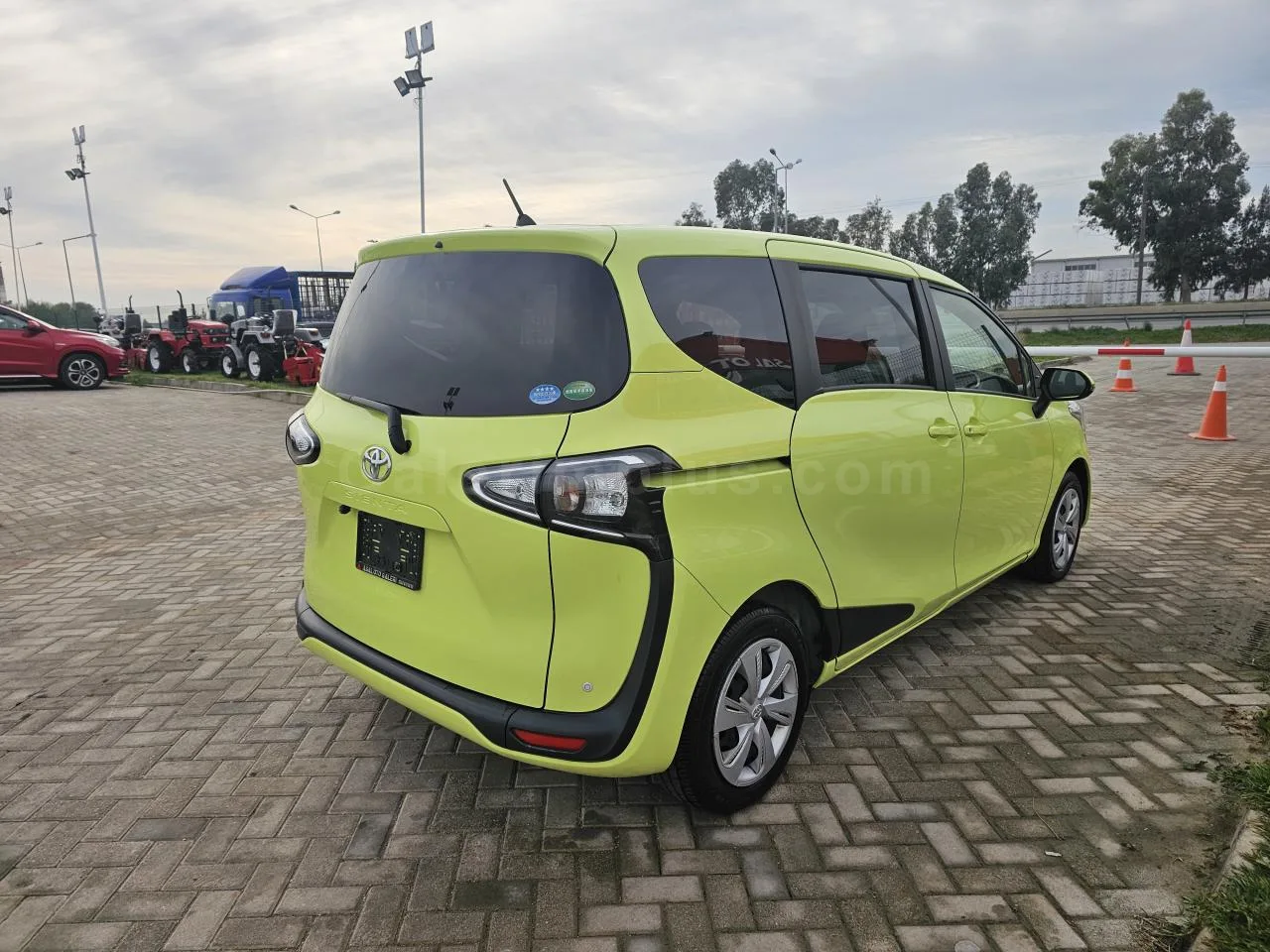 2020 Model Otomatik Toyota Sienta 1.5 i Lefkoşa Satılık İkinci El | GalerimPlus - Thumbnail 4