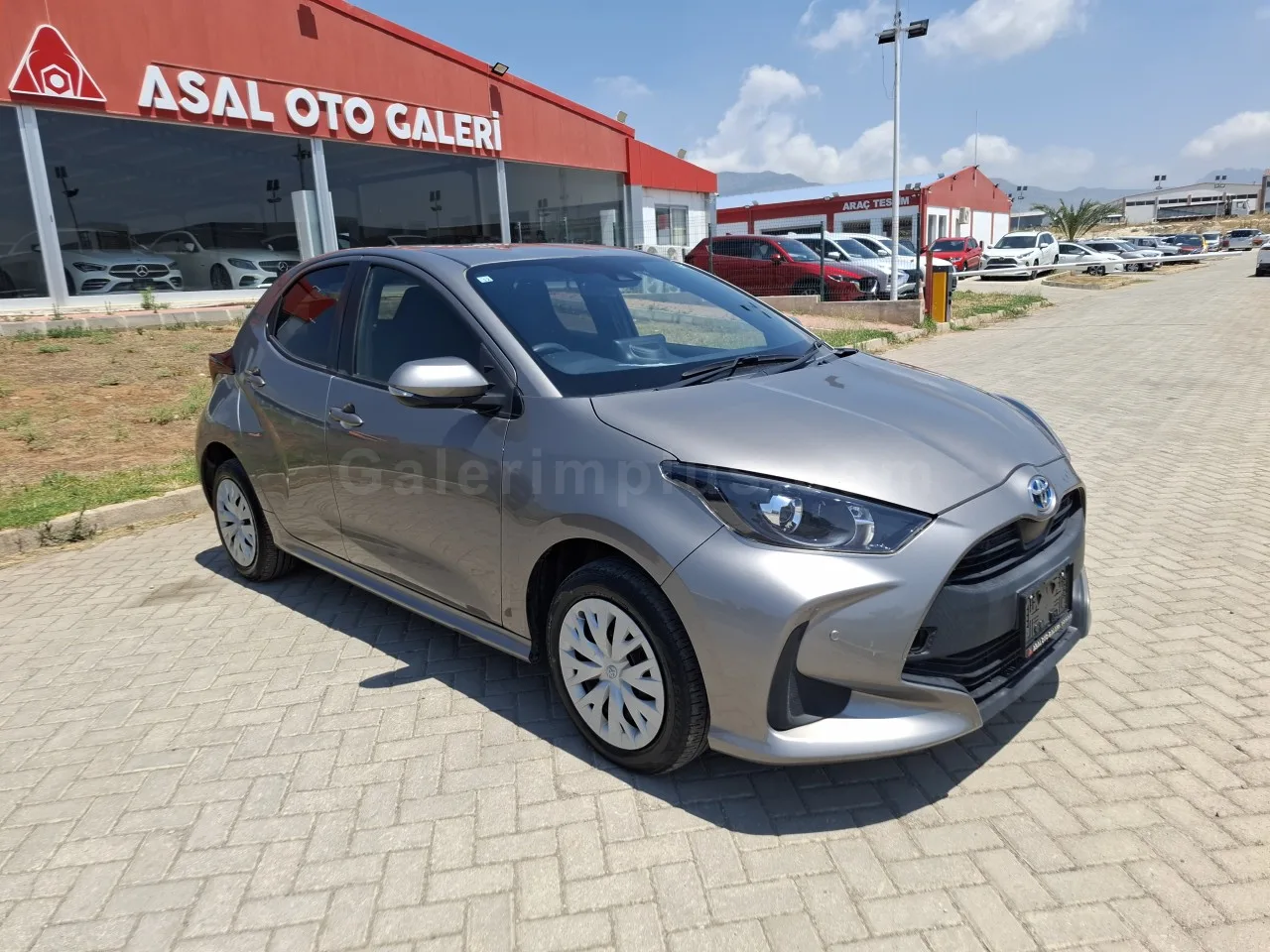 2022 Model Otomatik Toyota Yaris 1.5 Hybrid Lefkoşa Satılık İkinci El | GalerimPlus - Thumbnail 3