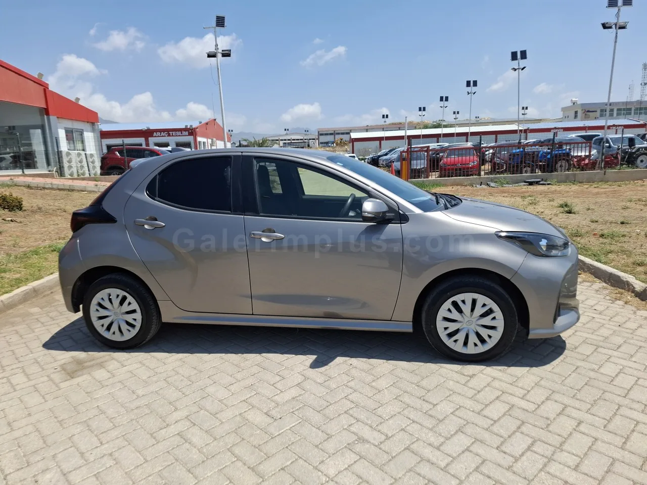2022 Model Otomatik Toyota Yaris 1.5 Hybrid Lefkoşa Satılık İkinci El | GalerimPlus - Thumbnail 4