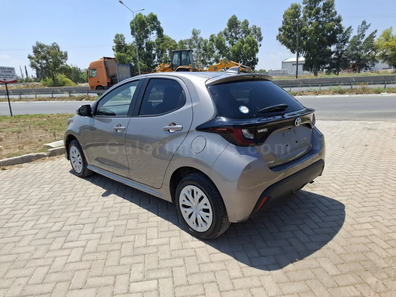 2022 Model Otomatik Toyota Yaris 1.5 Hybrid Lefkoşa Satılık İkinci El | GalerimPlus - Thumbnail 6