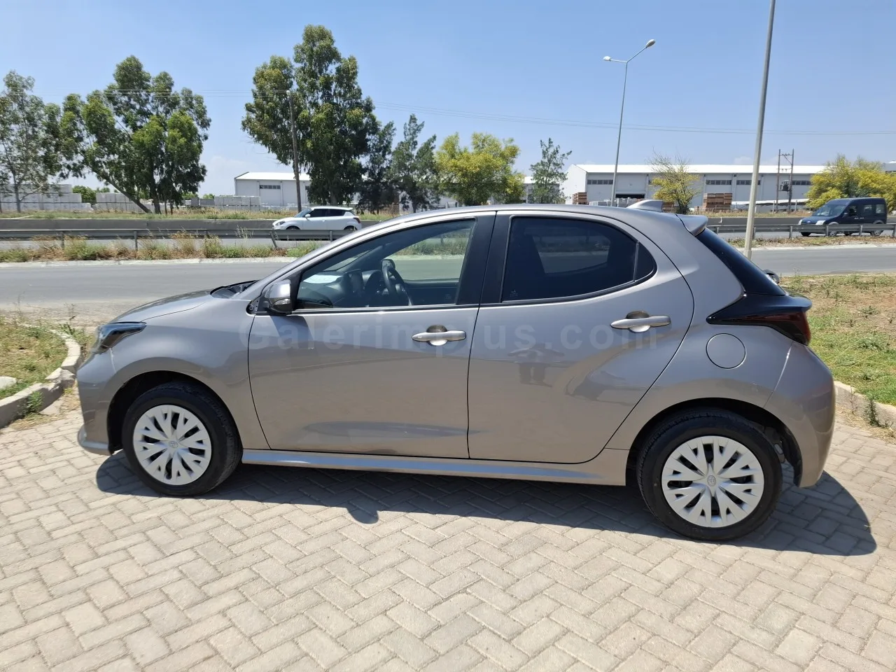 2022 Model Otomatik Toyota Yaris 1.5 Hybrid Lefkoşa Satılık İkinci El | GalerimPlus - Thumbnail 7