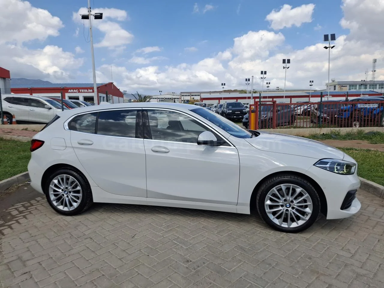 2023 Model Otomatik BMW 1 Serisi 118d Lefkoşa Satılık İkinci El | GalerimPlus - Thumbnail 5