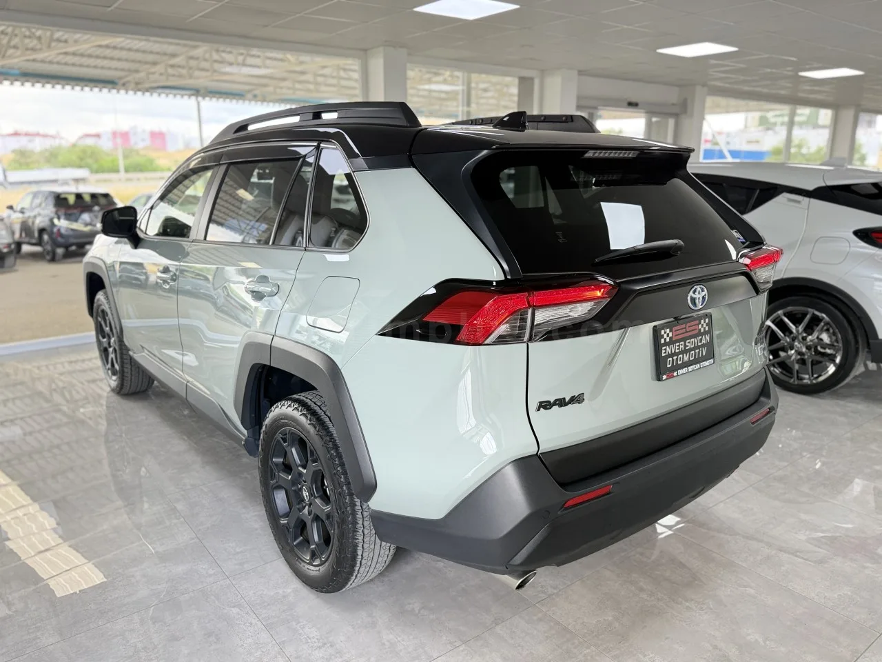 2023 Model Otomatik Toyota RAV4 2.5 Hybrid Lefkoşa Satılık İkinci El | GalerimPlus - Thumbnail 6