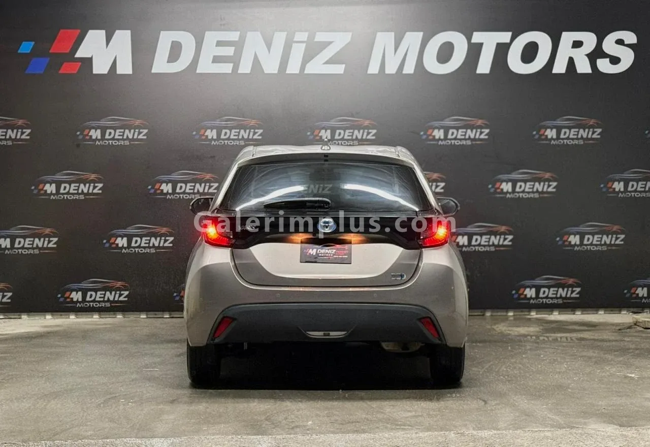 2022 Toyota Yaris 1.5 Hybrid Lefkoşa Satılık İkinci El | GalerimPlus - Thumbnail 3