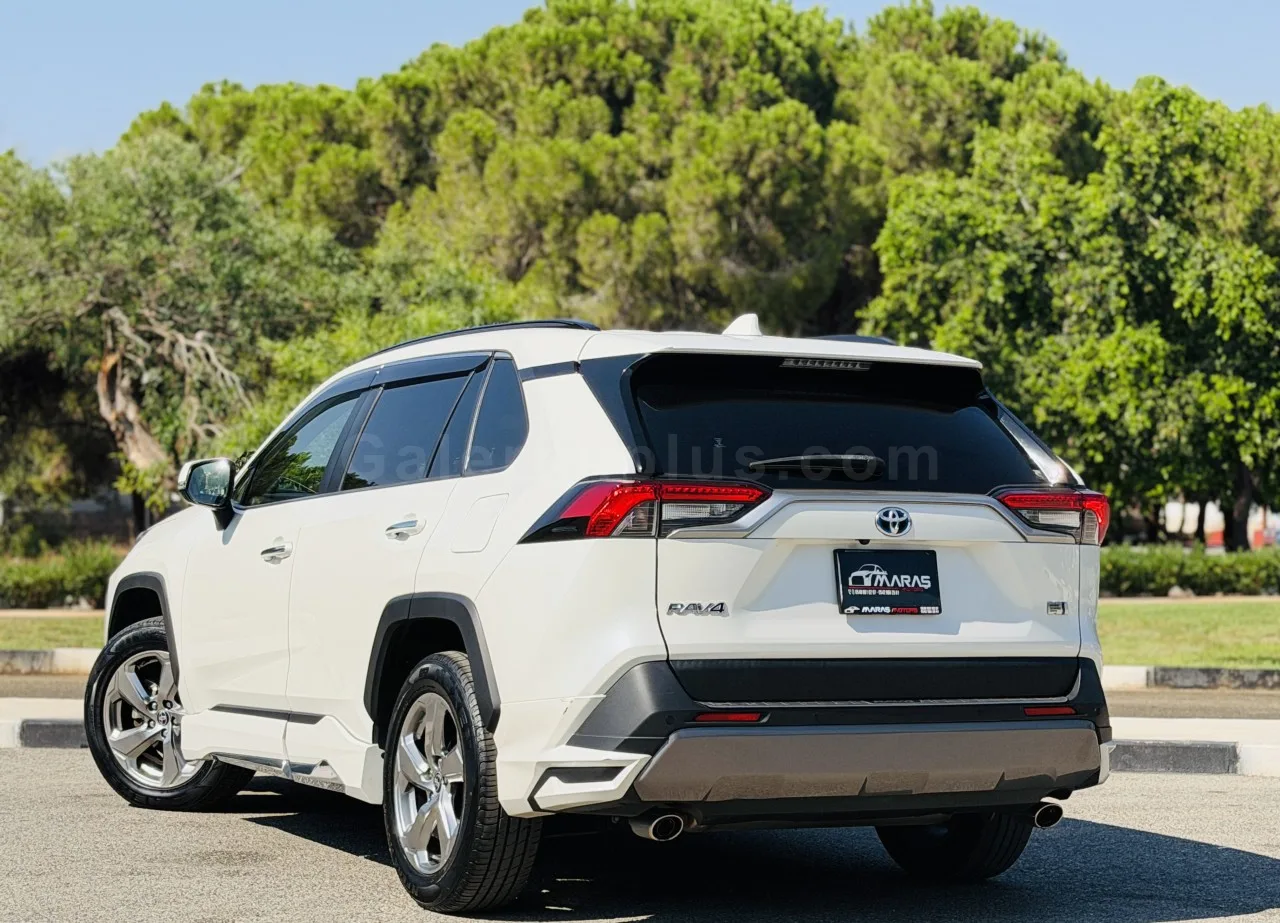 2022 Model Otomatik Toyota RAV4 2.5 Hybrid Gazimağusa Satılık İkinci El | GalerimPlus - Thumbnail 3