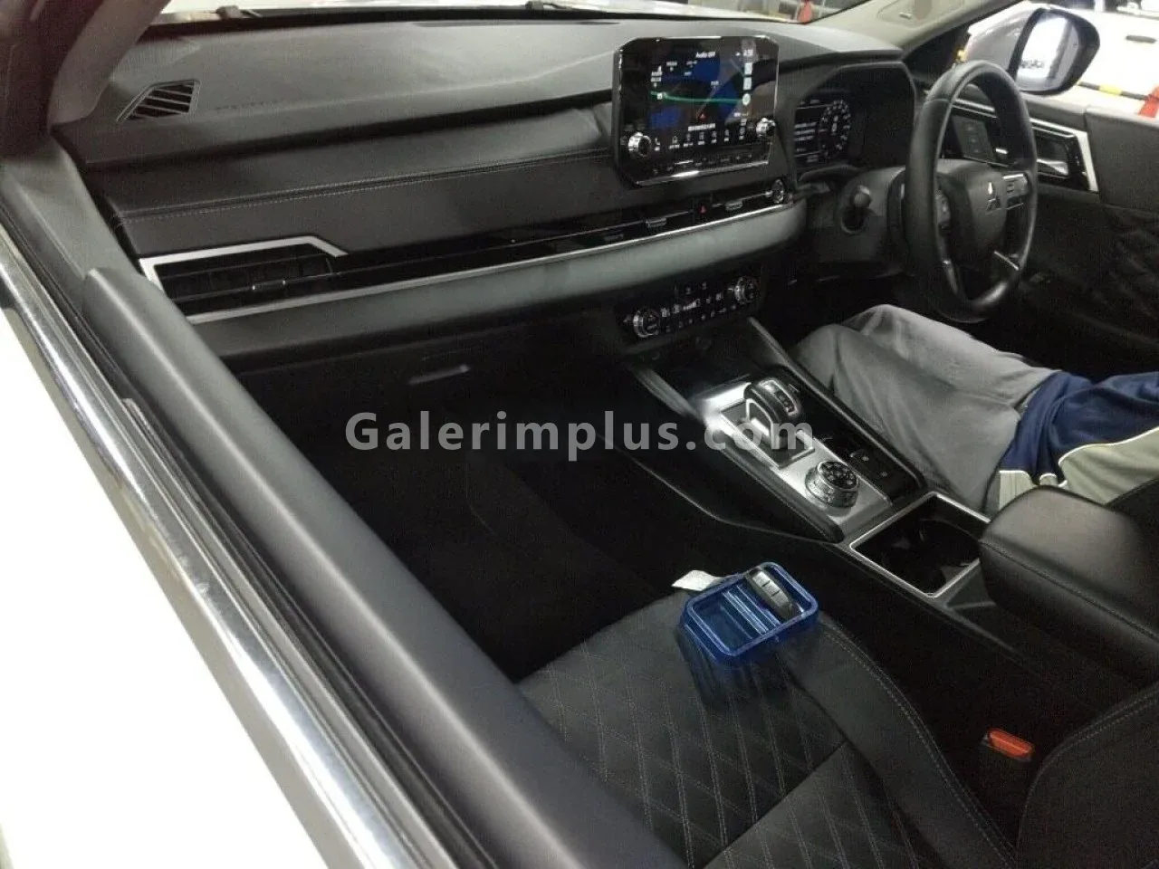 2022 Model Otomatik Mitsubishi Outlander 2.4 Gazimağusa Satılık İkinci El | GalerimPlus - Thumbnail 4