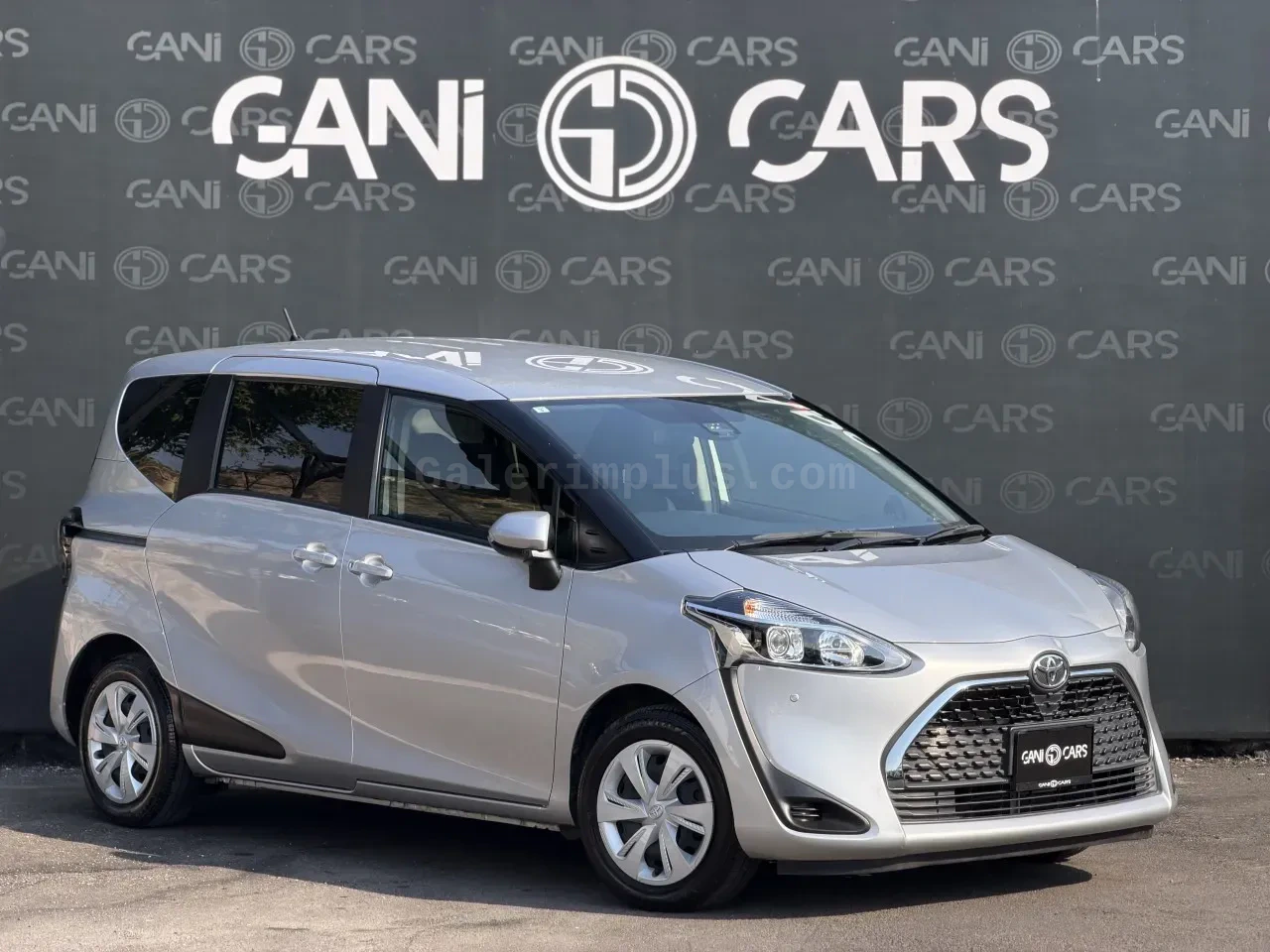 2022 Toyota Sienta Sienta 1.5 i Girne Satılık İkinci El | GalerimPlus - Fotoğraf 1