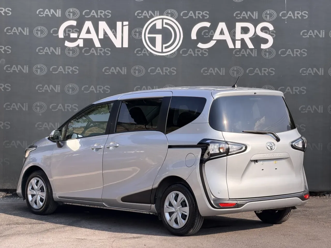 2022 Toyota Sienta Sienta 1.5 i Girne Satılık İkinci El | GalerimPlus - Thumbnail 3