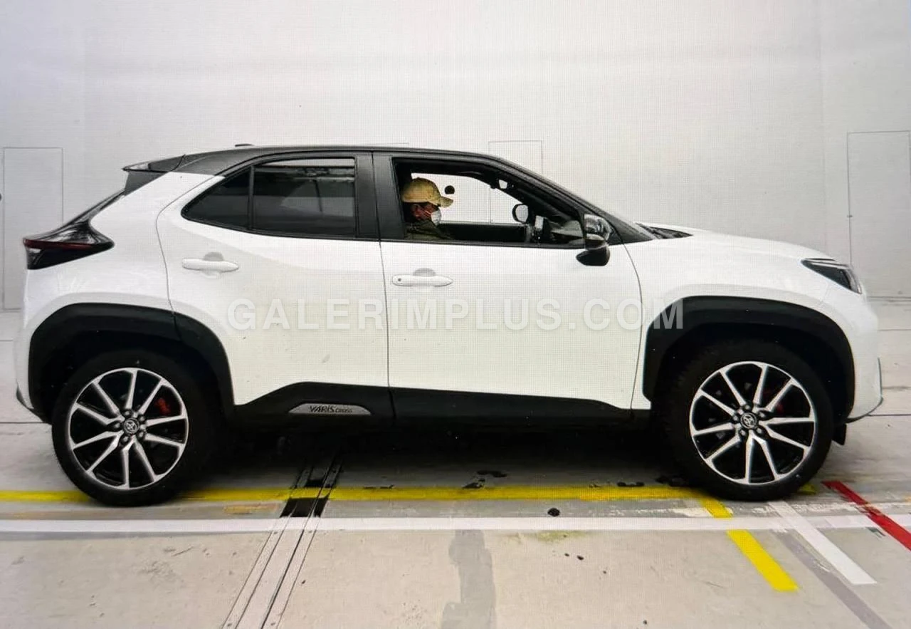 2023 Model Otomatik Toyota GR Yaris 1.5 Hybrid Lefkoşa Satılık İkinci El | GalerimPlus - Thumbnail 6