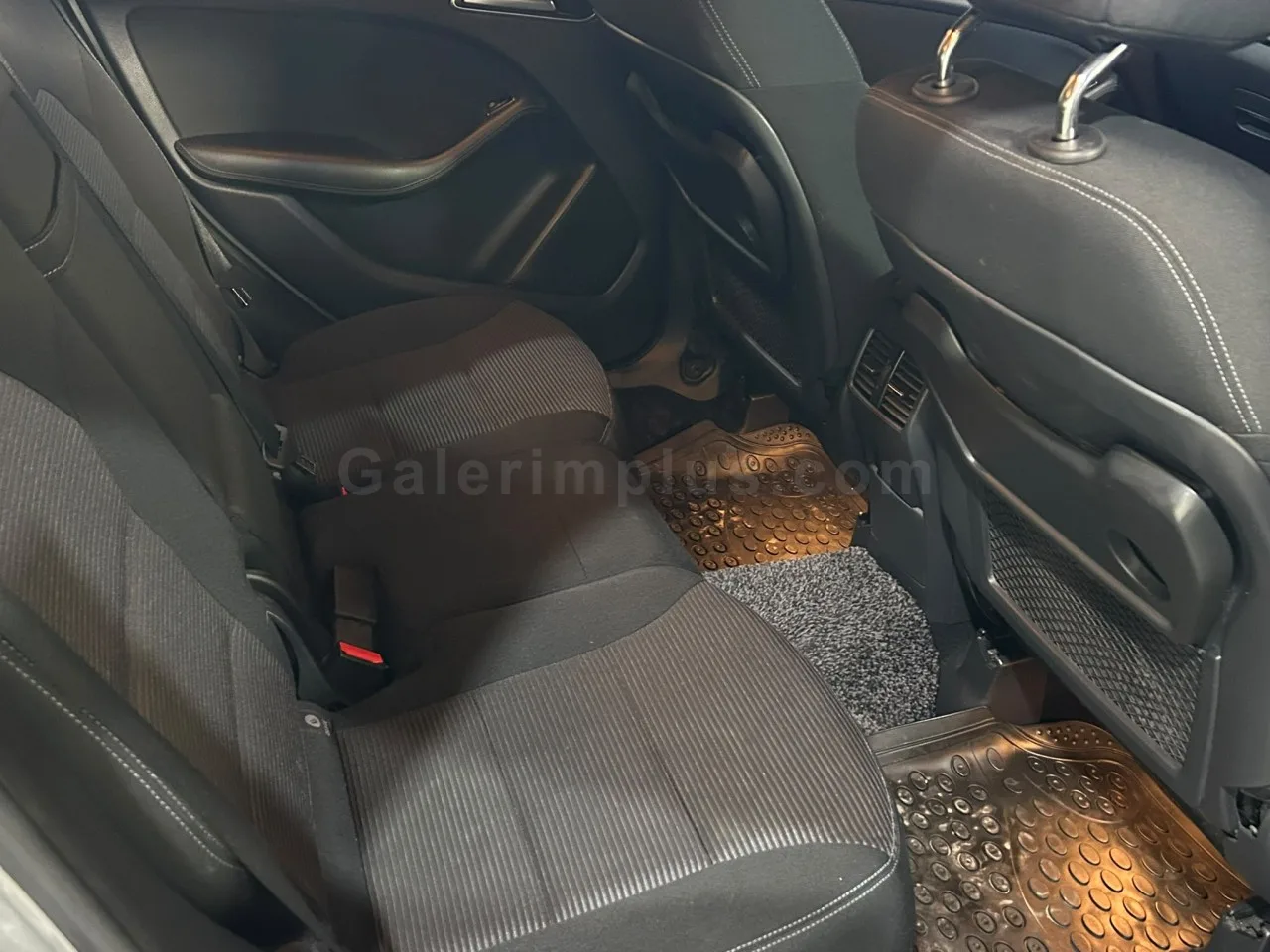 2015 Model Otomatik Mercedes-Benz B Serisi B 180 Güzelyurt Satılık İkinci El | GalerimPlus - Thumbnail 6