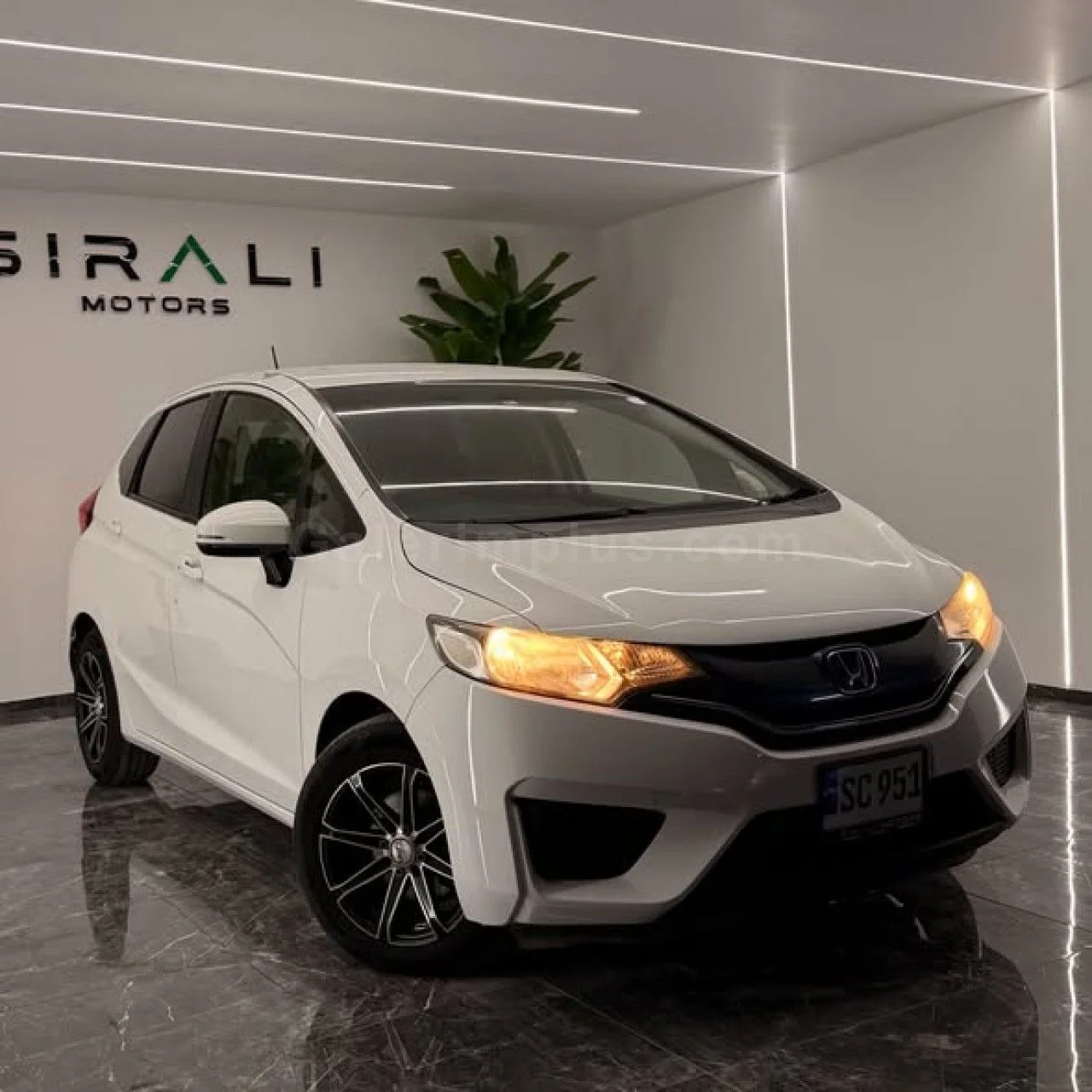 2014 Model Otomatik Honda Fit 1.3 CVT Gazimağusa Satılık İkinci El | GalerimPlus - Fotoğraf 1