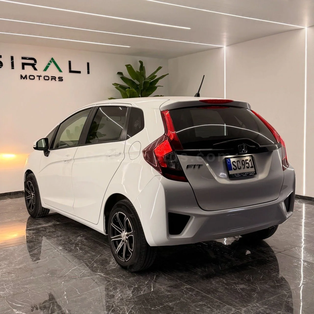 2014 Model Otomatik Honda Fit 1.3 CVT Gazimağusa Satılık İkinci El | GalerimPlus - Thumbnail 3