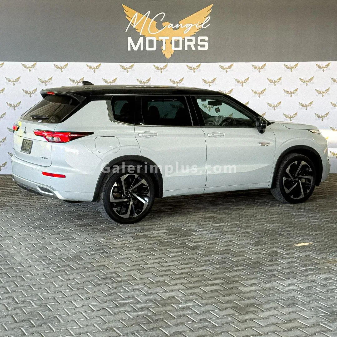 2023 Model Otomatik Mitsubishi Outlander 2.4 Girne Satılık İkinci El | GalerimPlus - Thumbnail 3