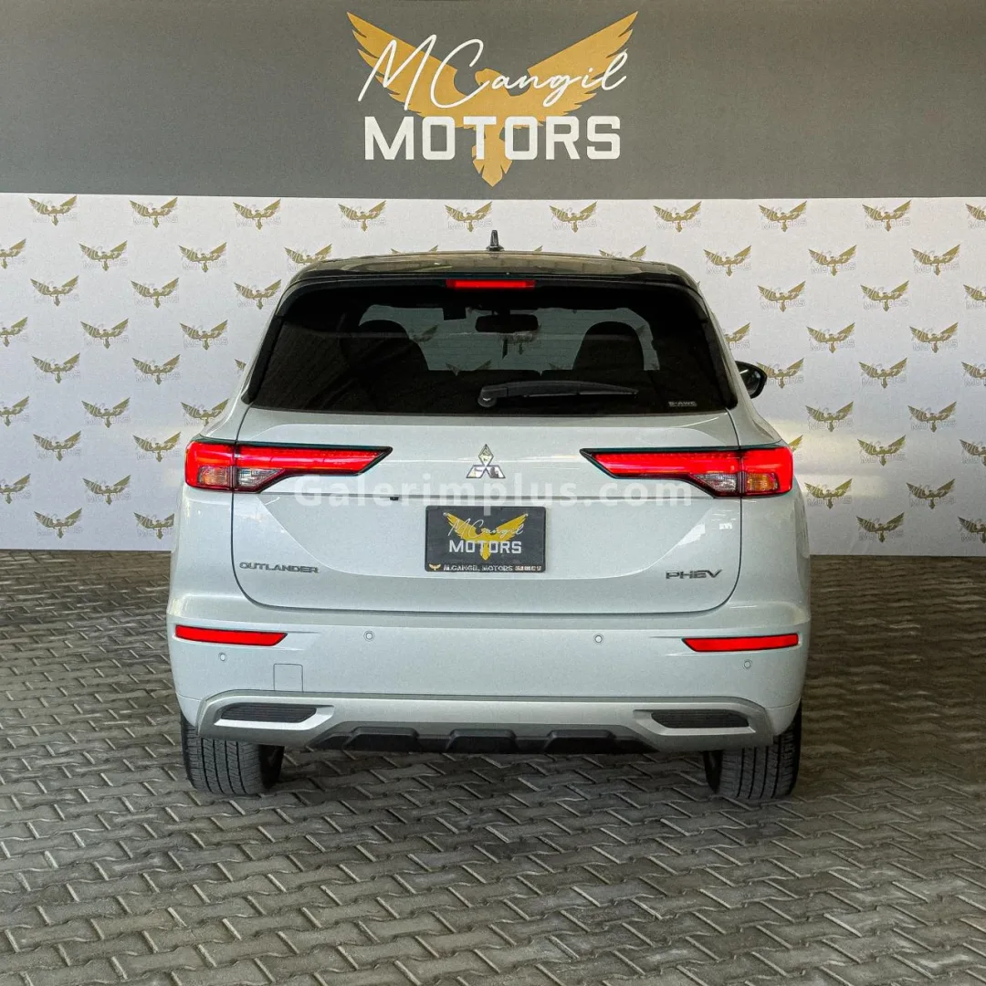 2023 Model Otomatik Mitsubishi Outlander 2.4 Girne Satılık İkinci El | GalerimPlus - Thumbnail 4