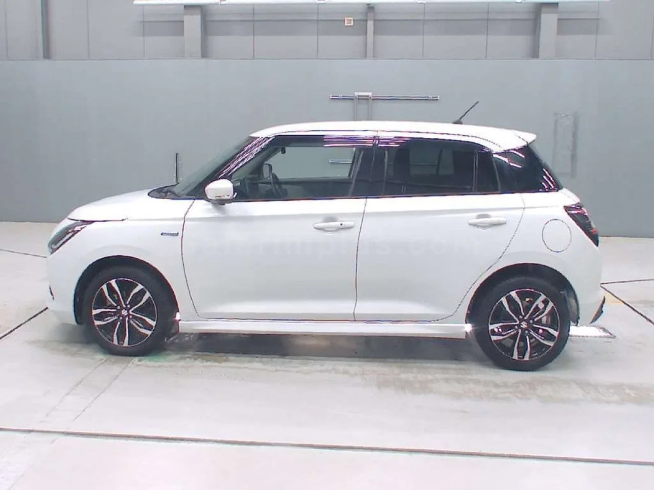 2024 Model Otomatik Suzuki Swift 1.2 Hybrid Lefkoşa Satılık İkinci El | GalerimPlus - Thumbnail 3