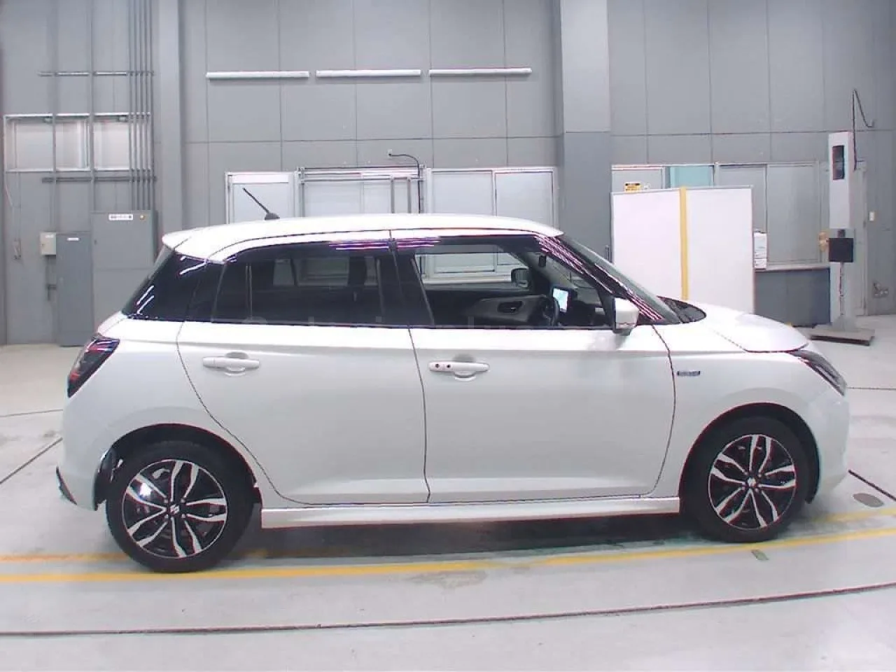 2024 Model Otomatik Suzuki Swift 1.2 Hybrid Lefkoşa Satılık İkinci El | GalerimPlus - Thumbnail 4